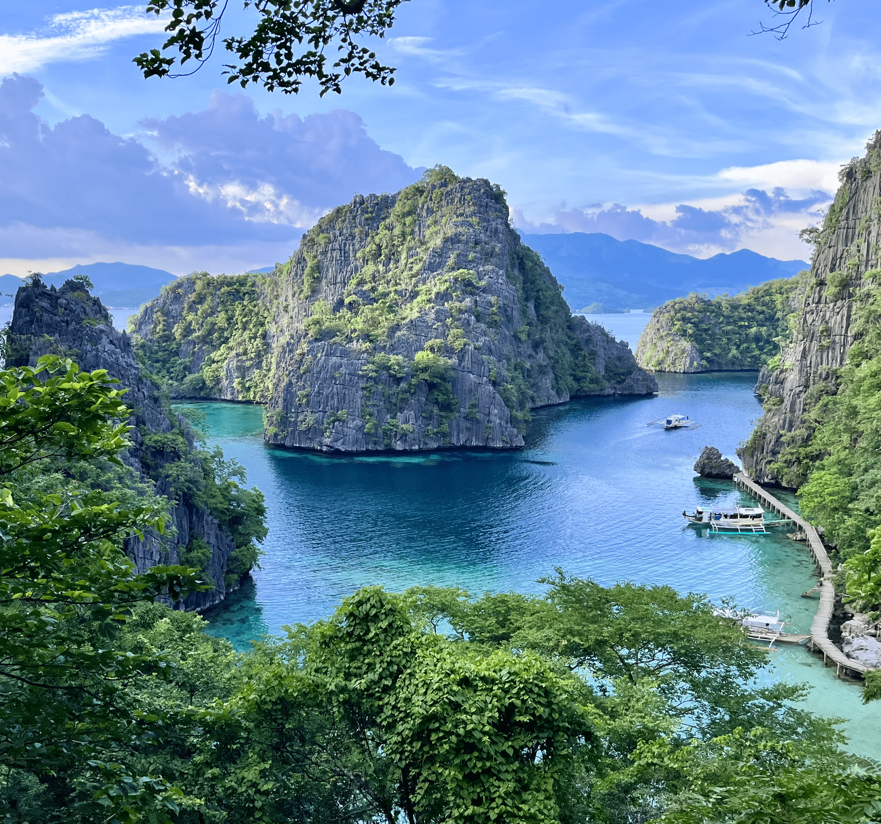 Coron: Private Boat Tour with Island Hopping & Beach Lunch