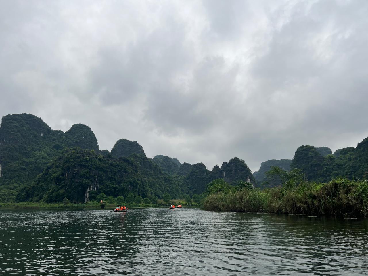 Hanoi to Ninh Binh: Hoa Lu, Trang An & Mua Cave Day Tour