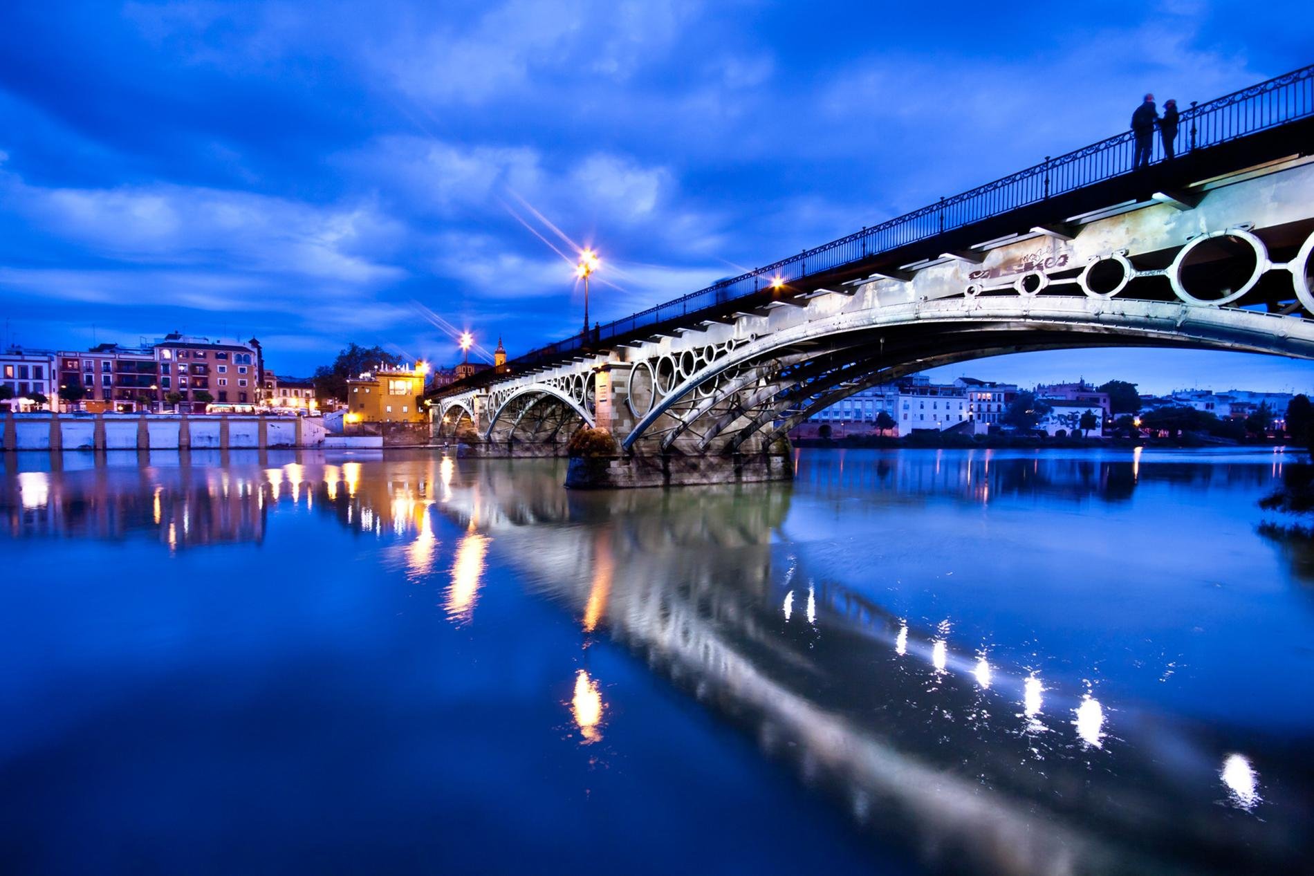Seville Nocturnal Discovery: Historic Center & Riverside Walk