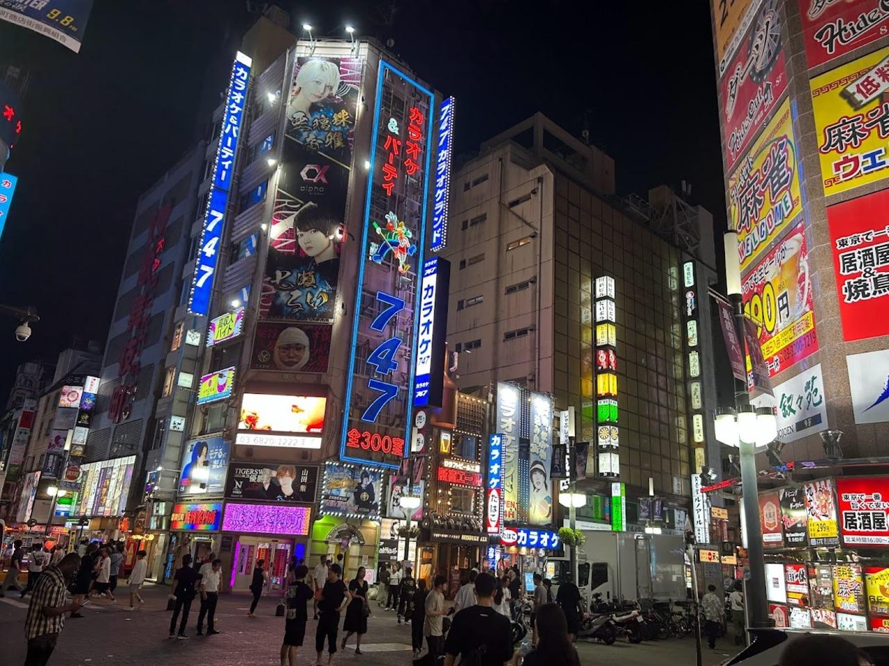 Tokyo Night Walk: Shibuya & Shinjuku in 4 Hours