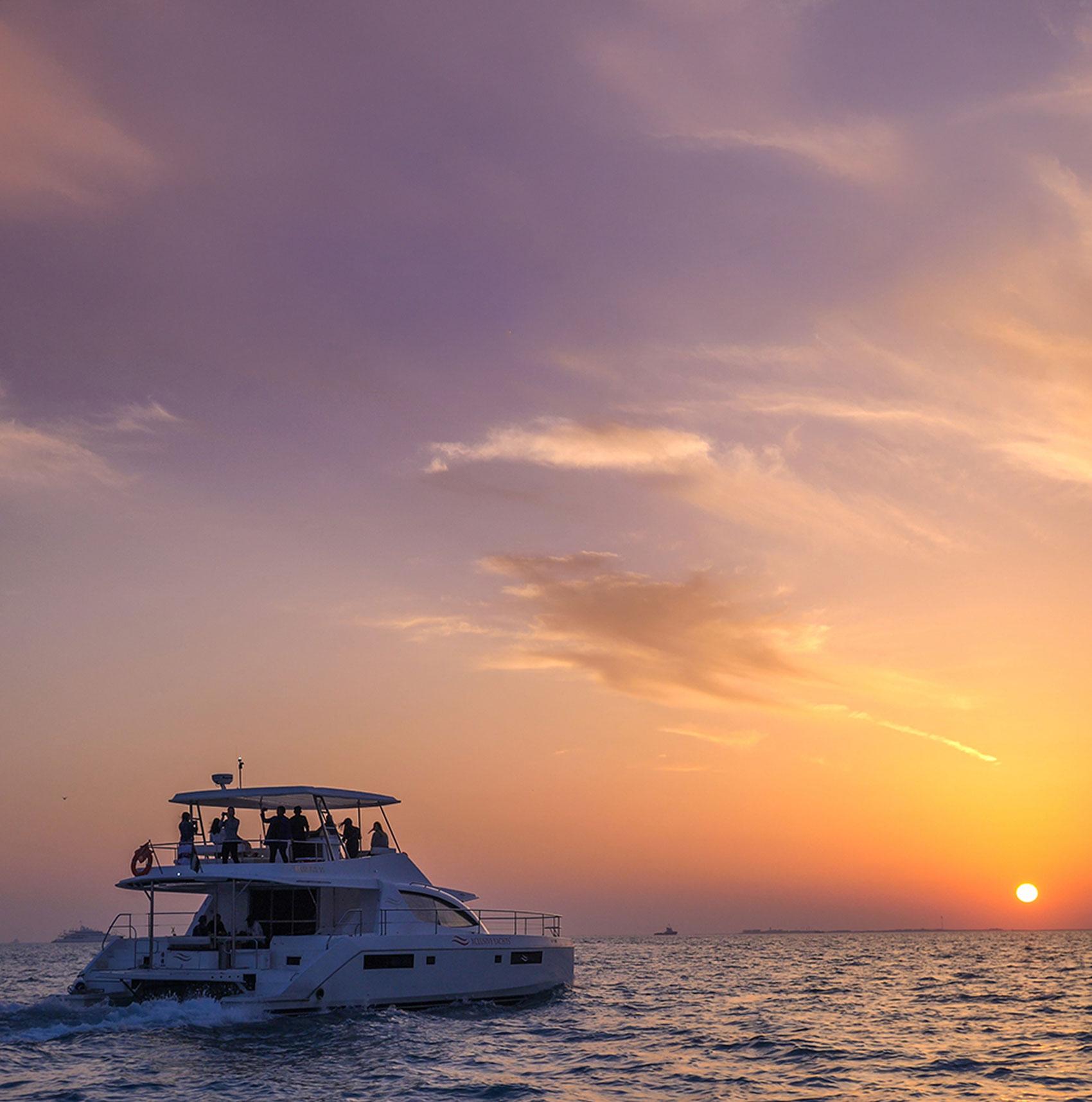Dubai Marina Luxury Yacht Cruise with Breakfast or BBQ