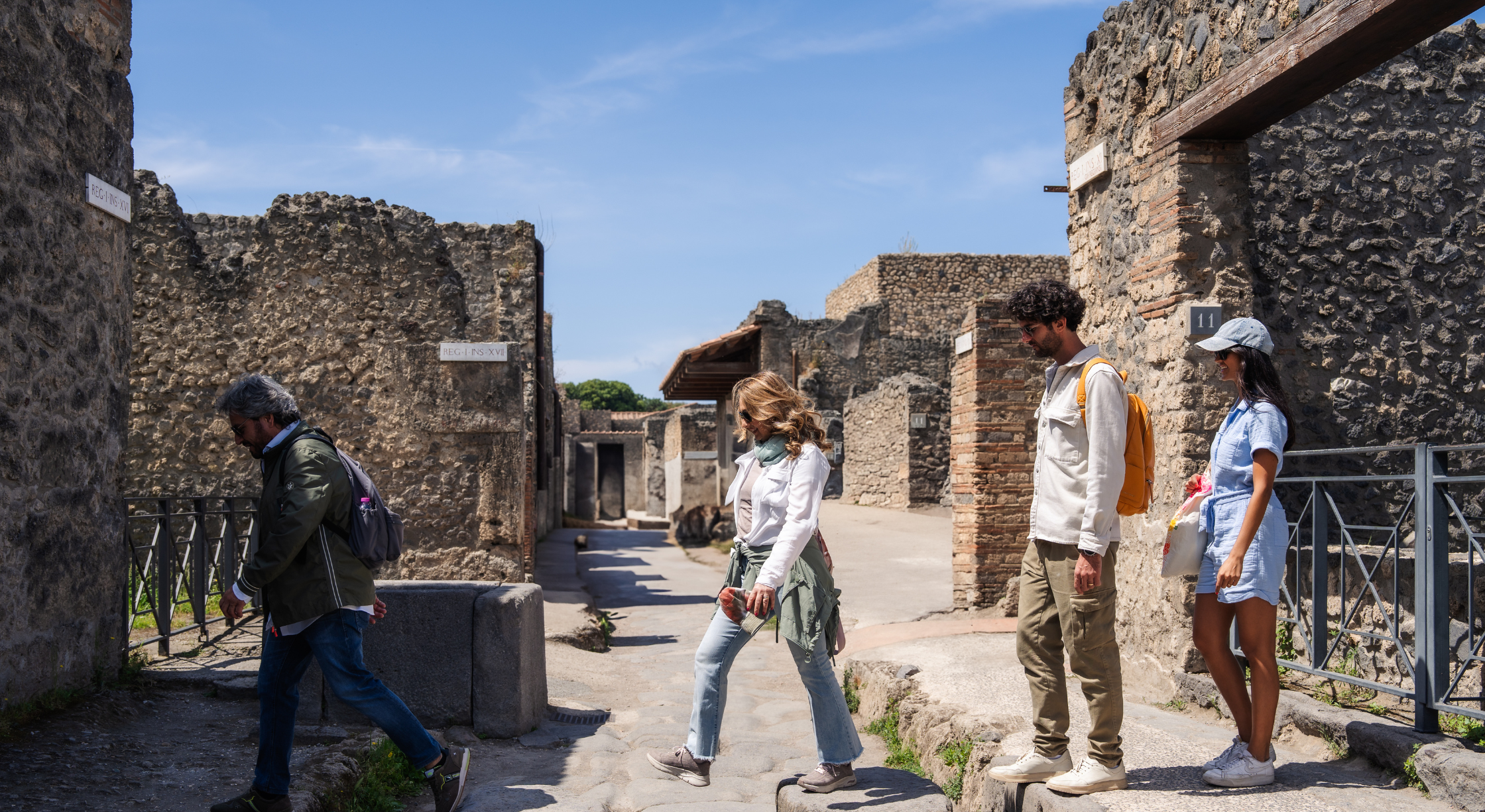 Pompeii and Herculaneum tour with lunch included — image 2