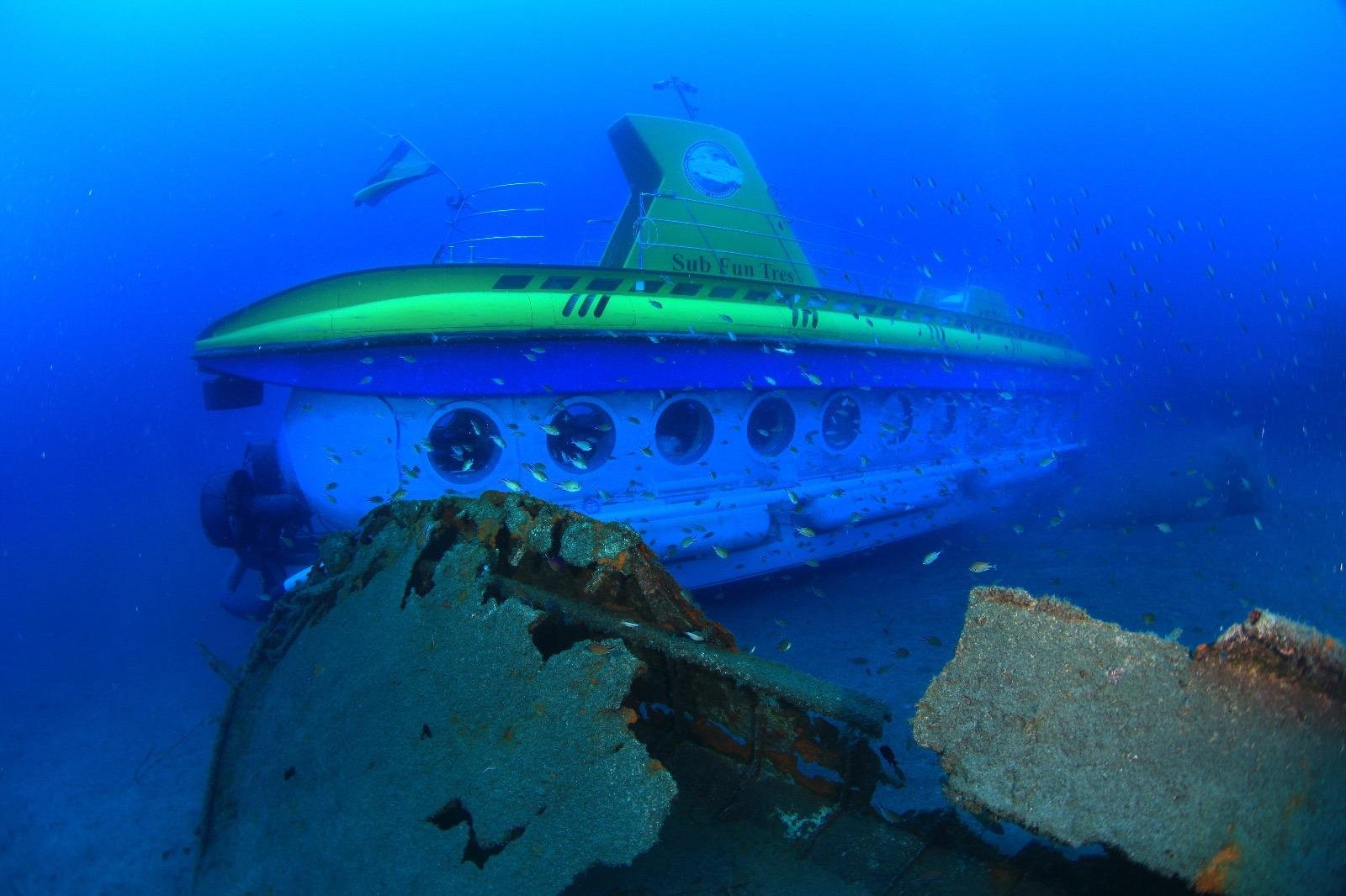 Submarine dive at Puerto Calero, Lanzarote — image 9