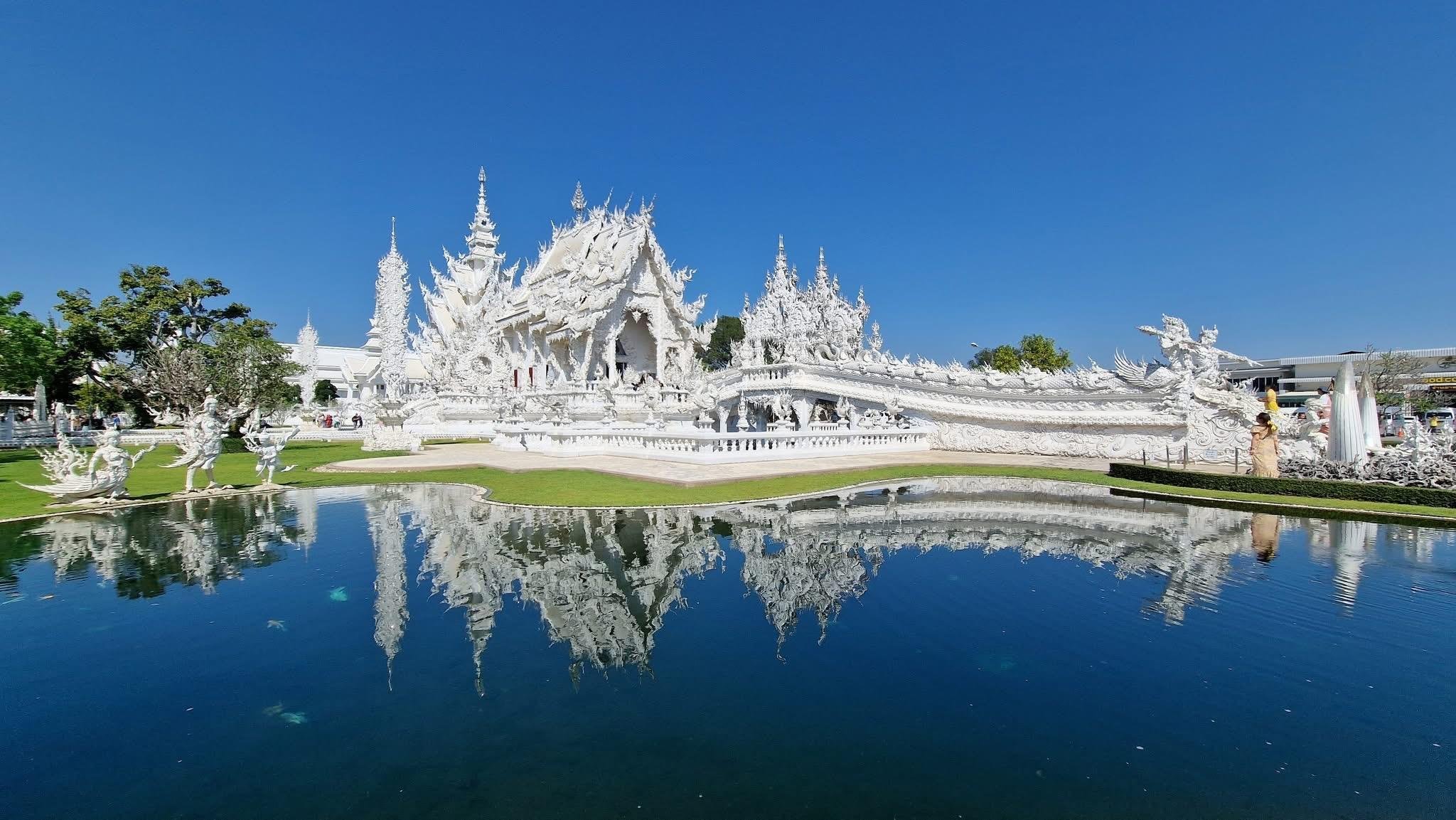 Private Chiang Rai Temple Circuit with Driver