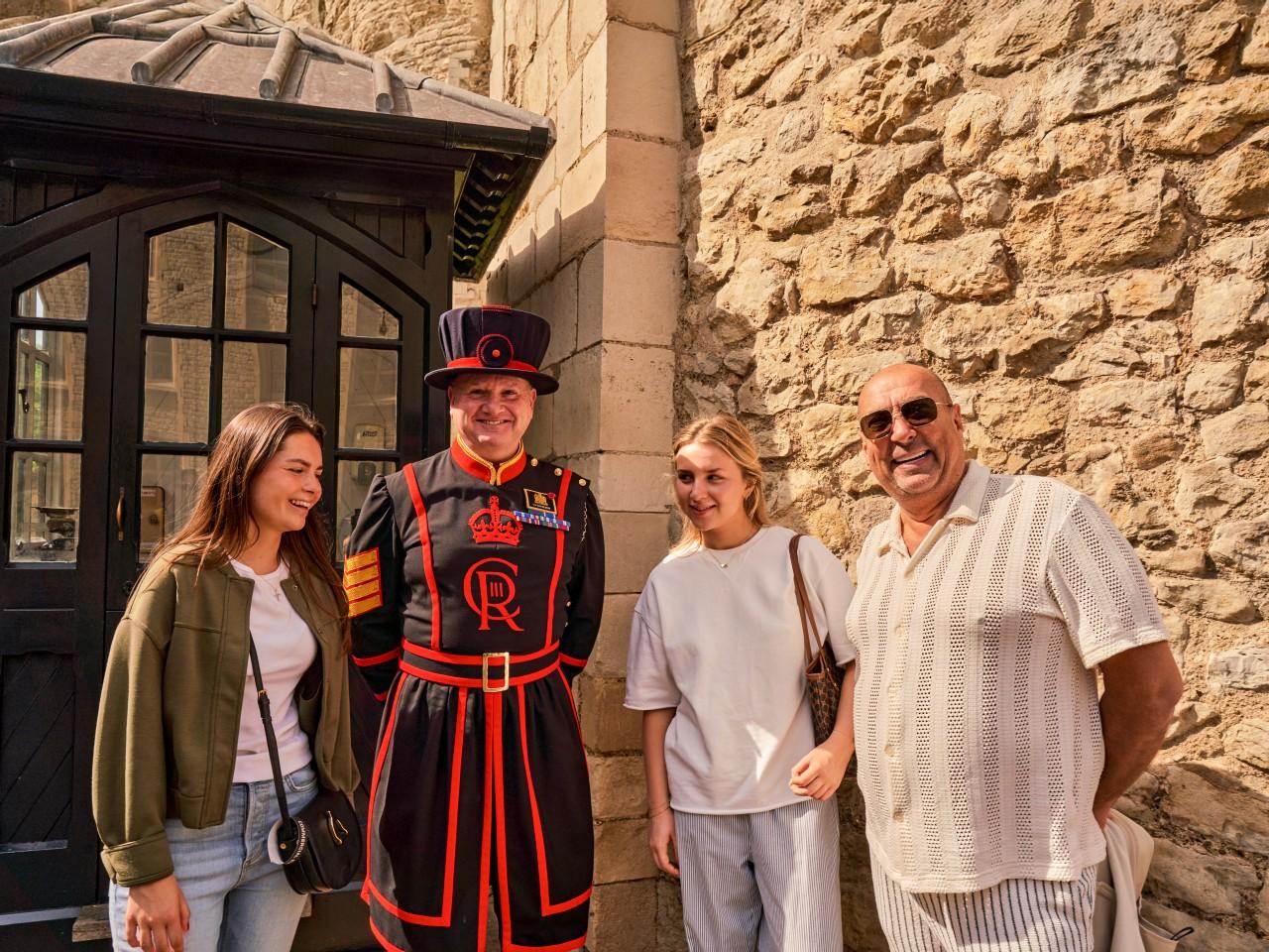 London: Tower of London Tour with Crown Jewels & Beefeaters