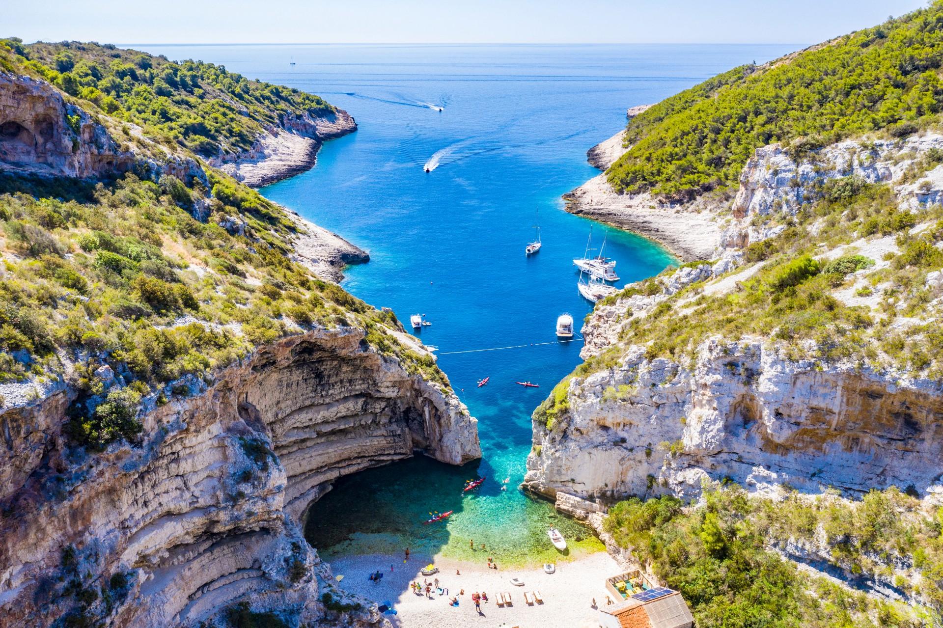 Hvar 5-Island Speedboat Adventure: Blue & Green Caves