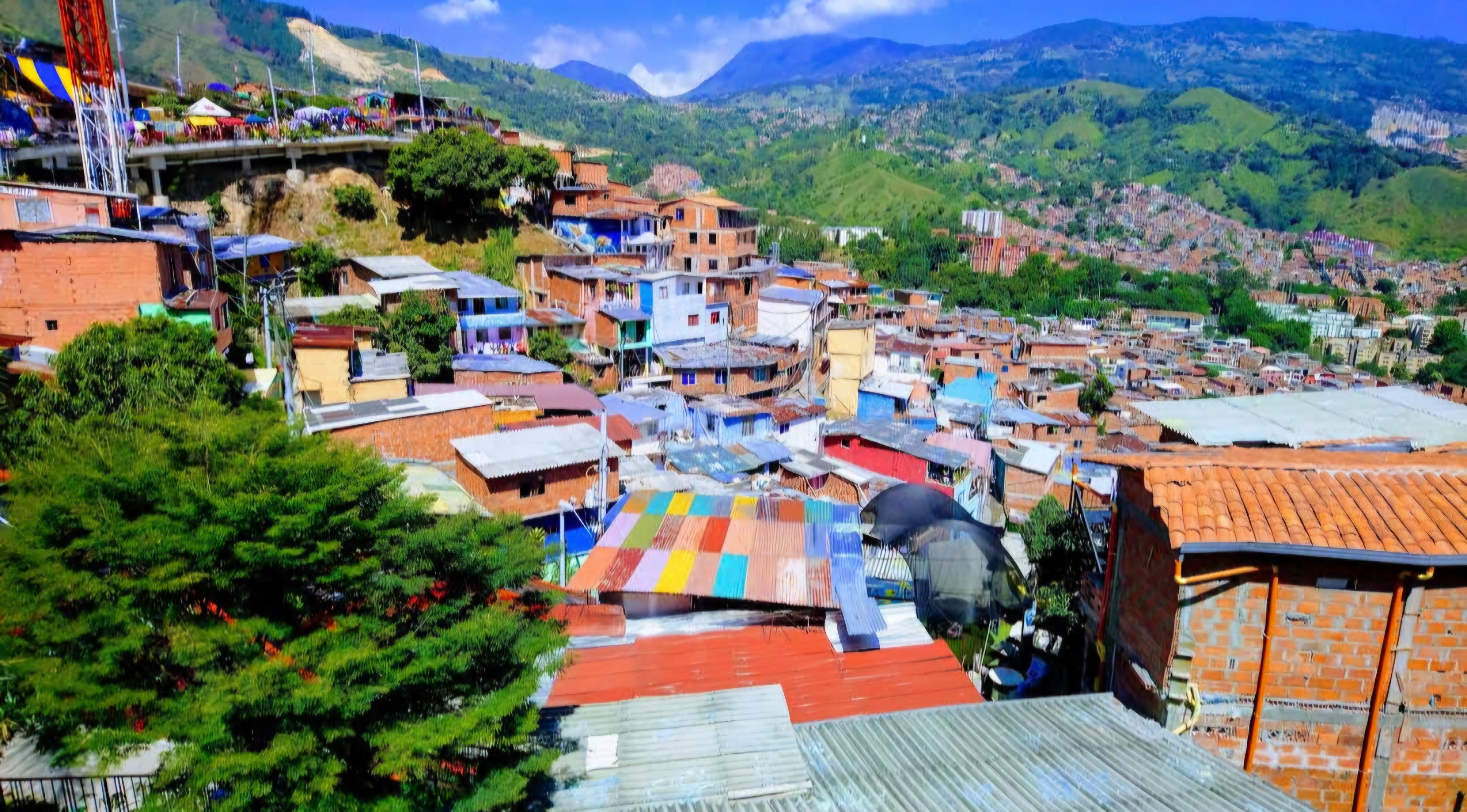 Comuna 13 Graffiti Tour with Local Guide
