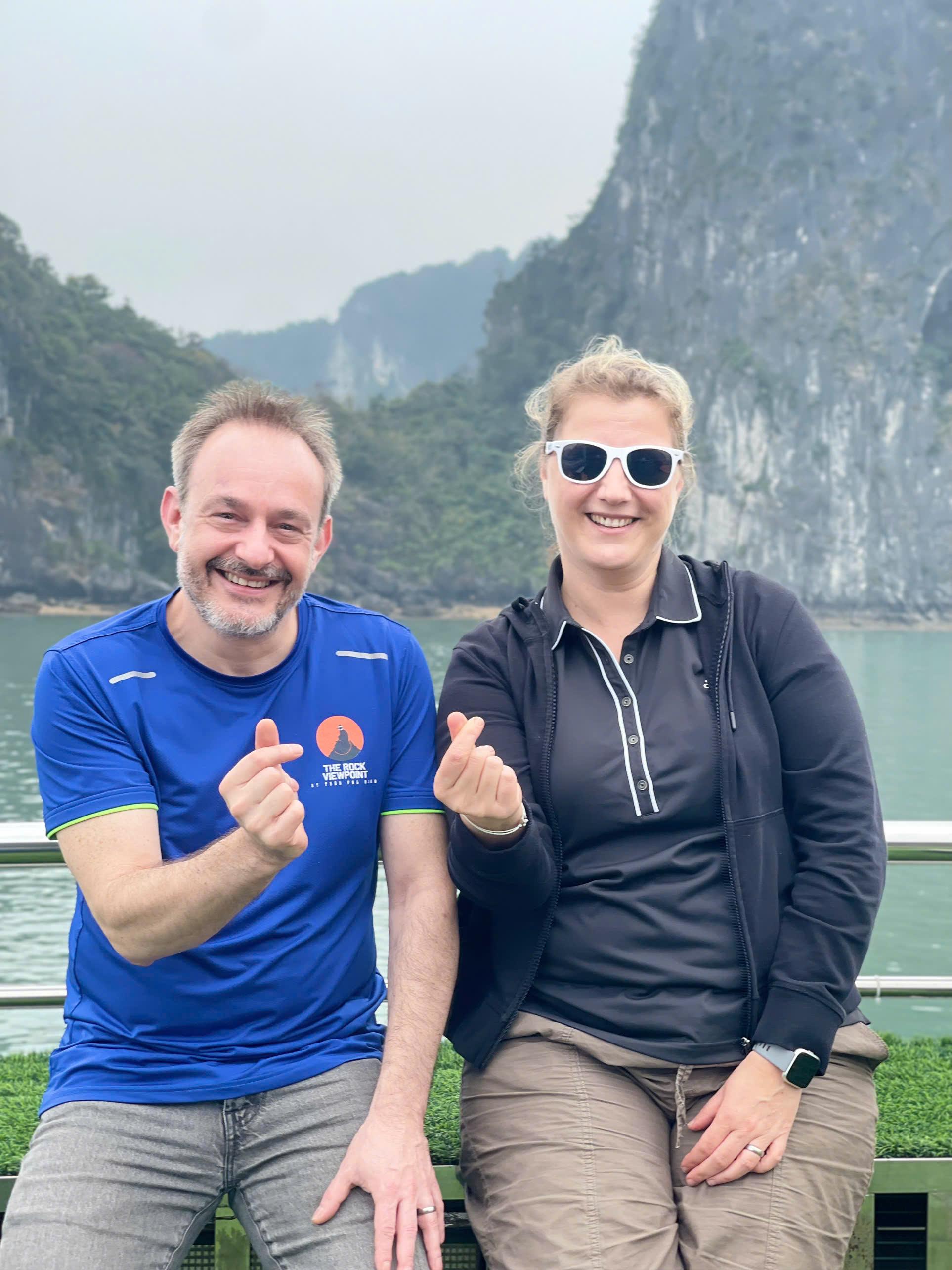 Luxury Ha Long Bay Day Cruise with Buffet & Kayaking