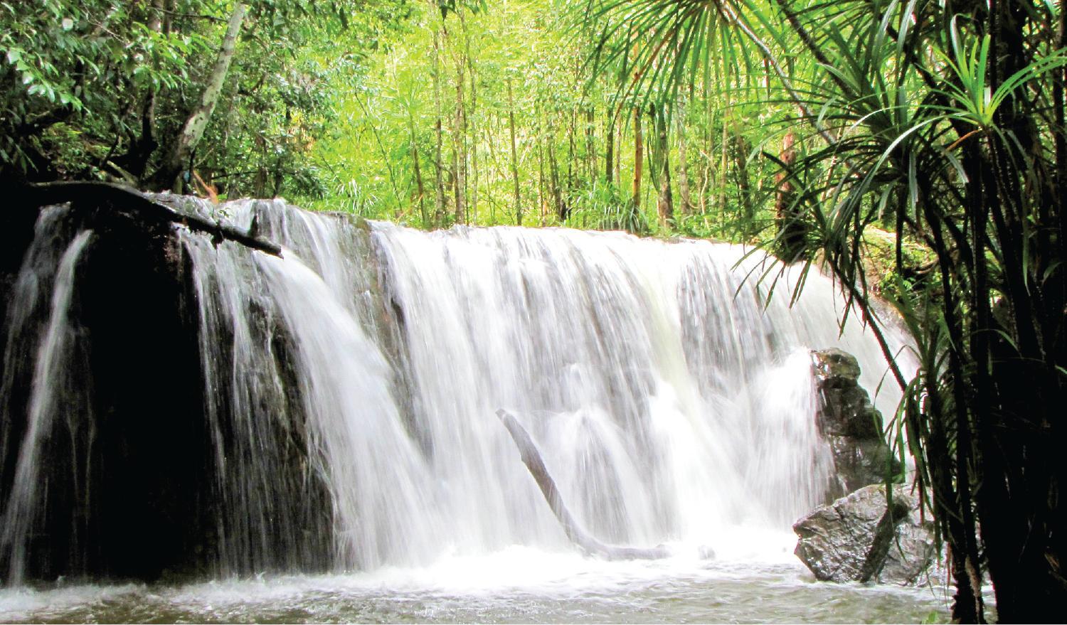 Tien Son Peak Trek & Tranh Stream Adventure