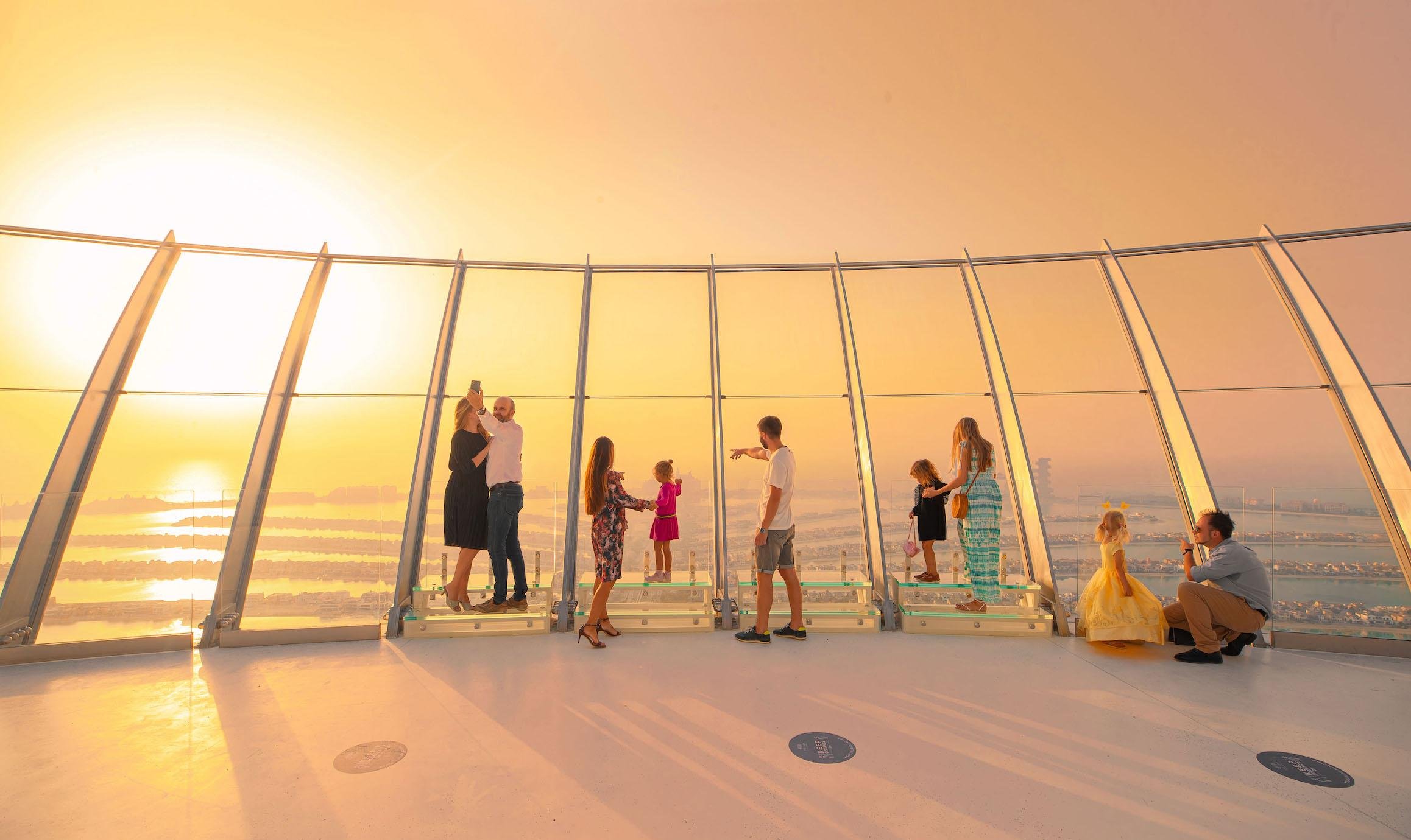 Dubai: Palm Tower Observation Deck & Afternoon Yacht Cruise