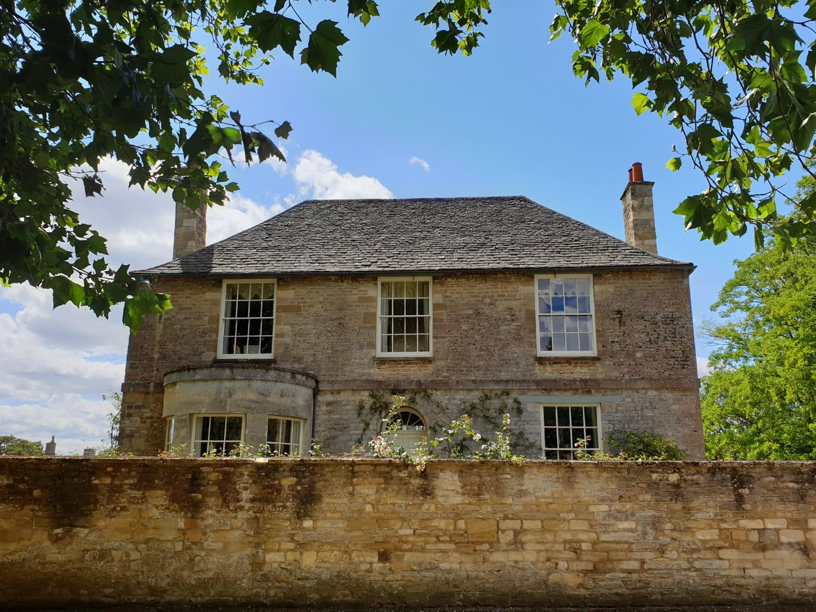 Downton Abbey & Cotswolds Private Black Cab Tour from London