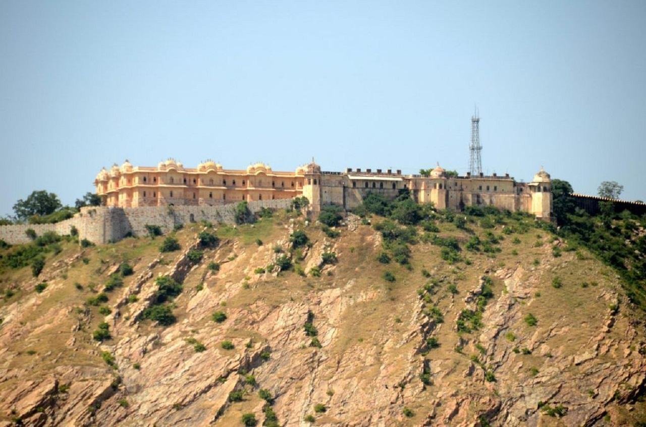 Jaipur After Dark: Private Open-Air Jeep Safari