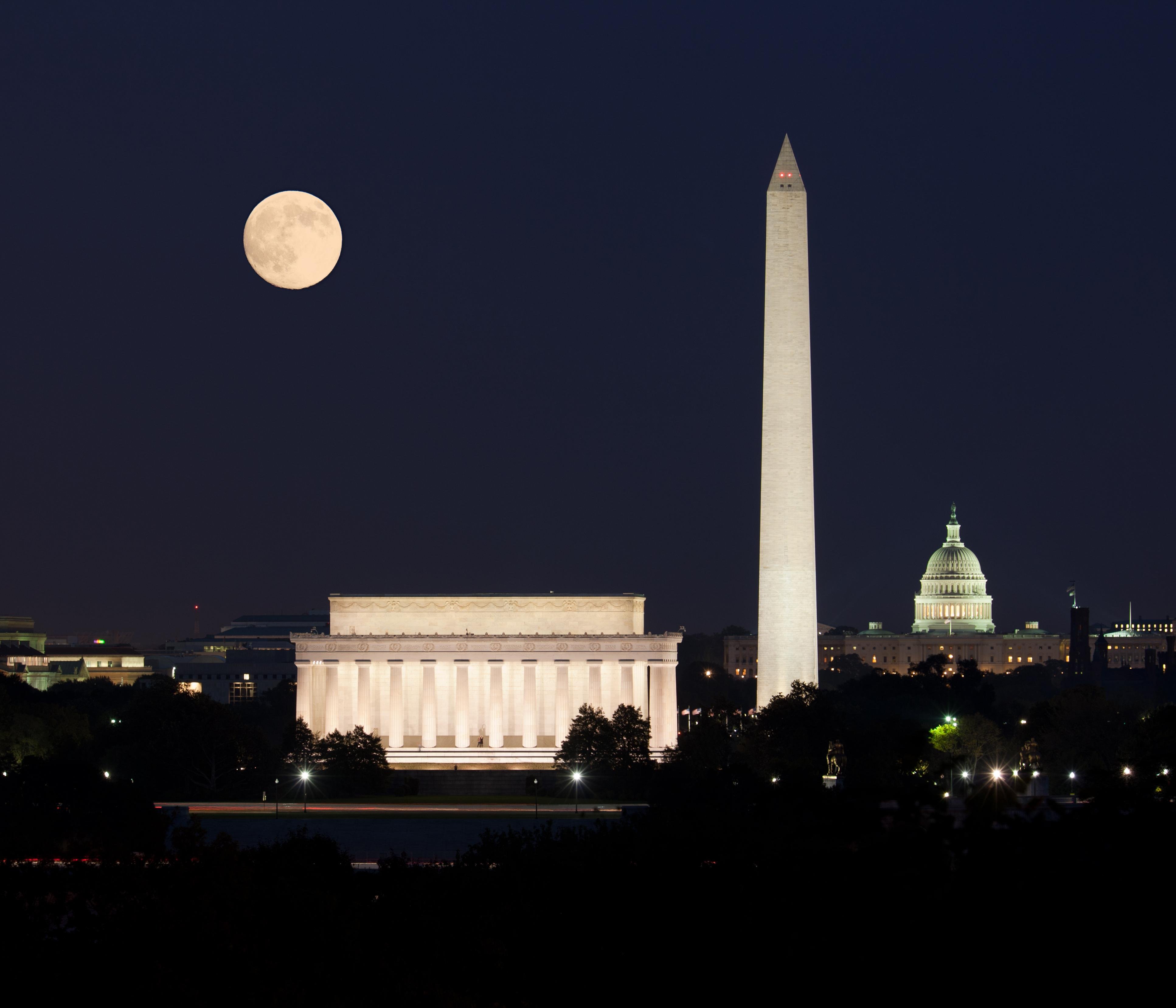 Washington DC Moonlight Monuments Cruise on the Potomac