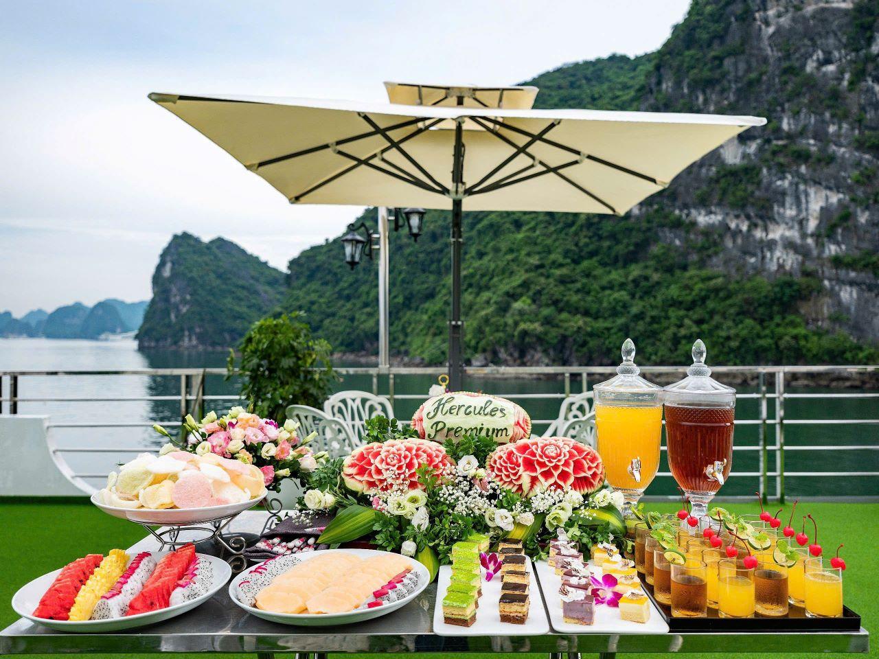 Ha Long Bay Day Trip from Hanoi: Luxury or Standard Cruise with Lunch
