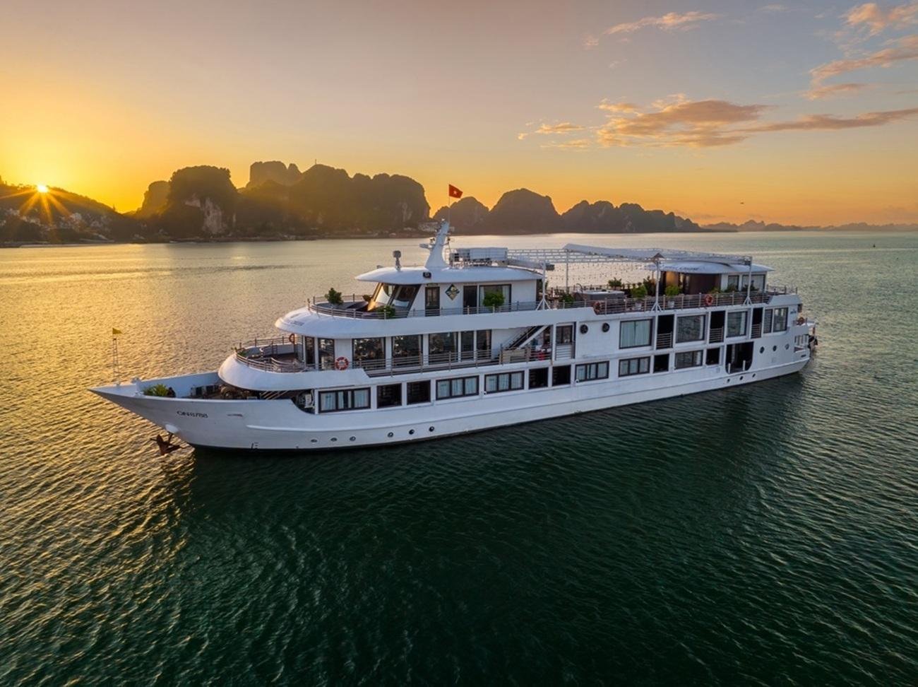 2-Day Halong & Bai Tu Long Bay 5-Star Cruise from Hanoi