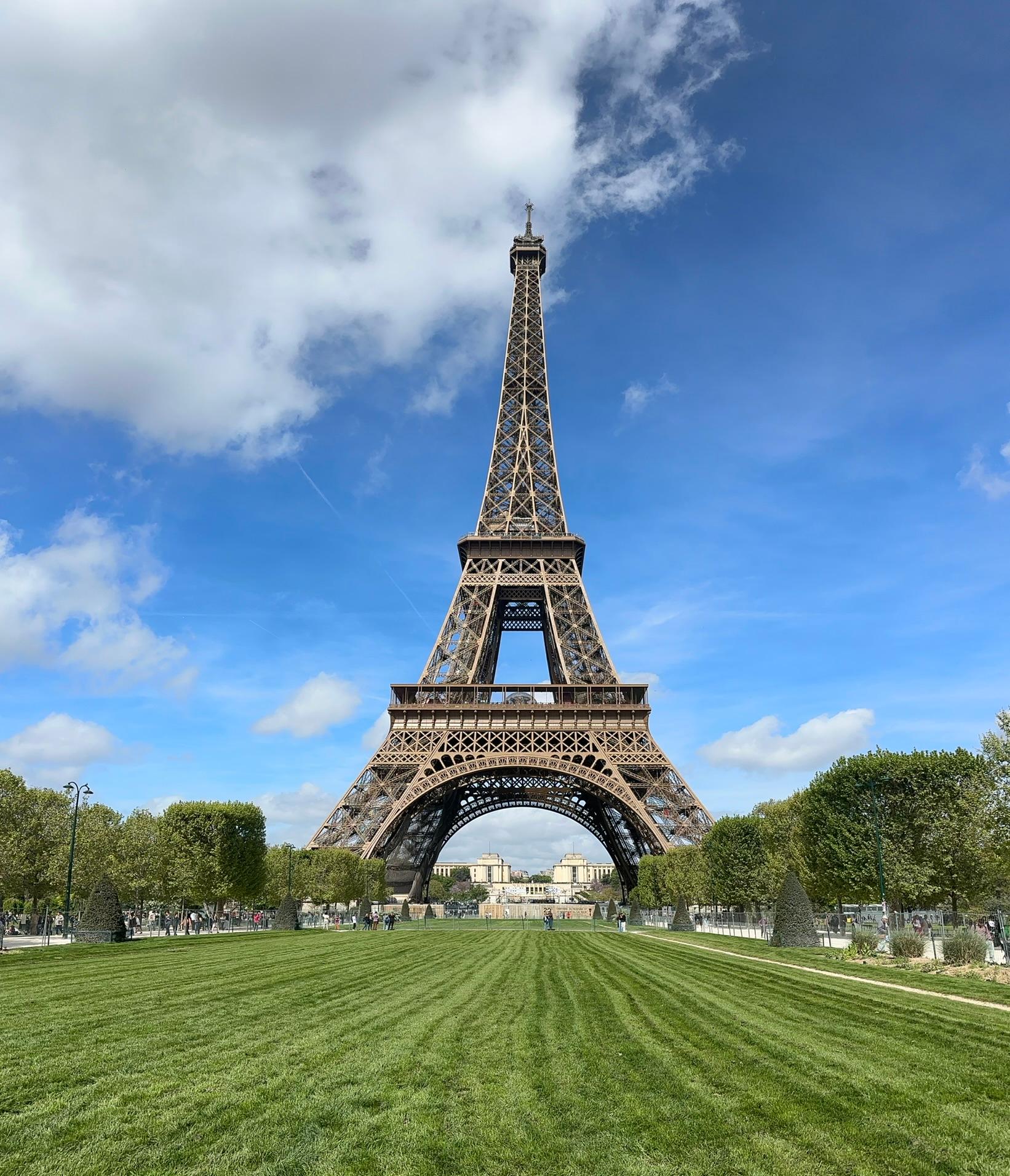 Paris Private Layover Tour: Montmartre to the Eiffel Tower