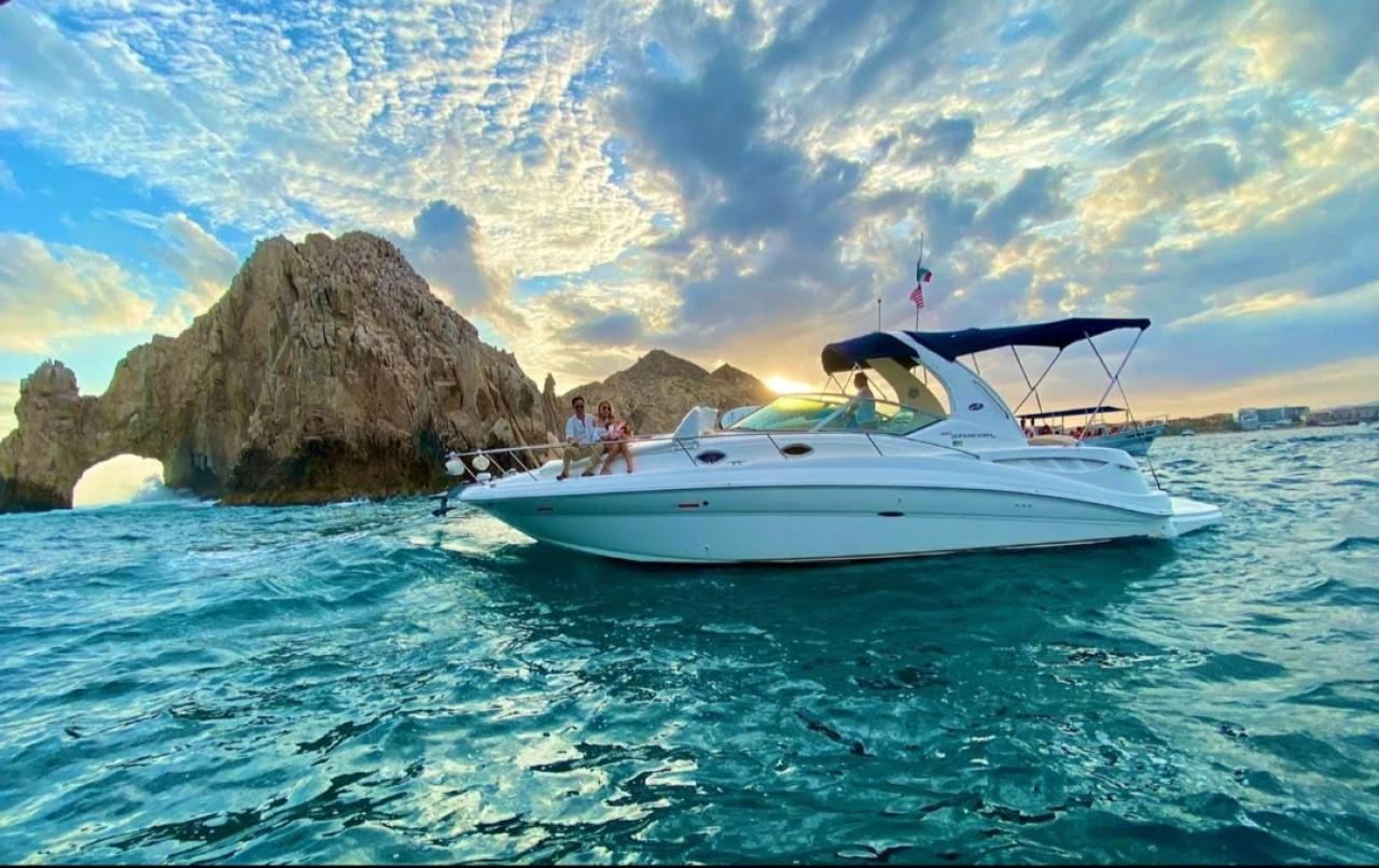 Cabo Private Yacht Experience: Arch, Snorkeling & Gourmet Bites