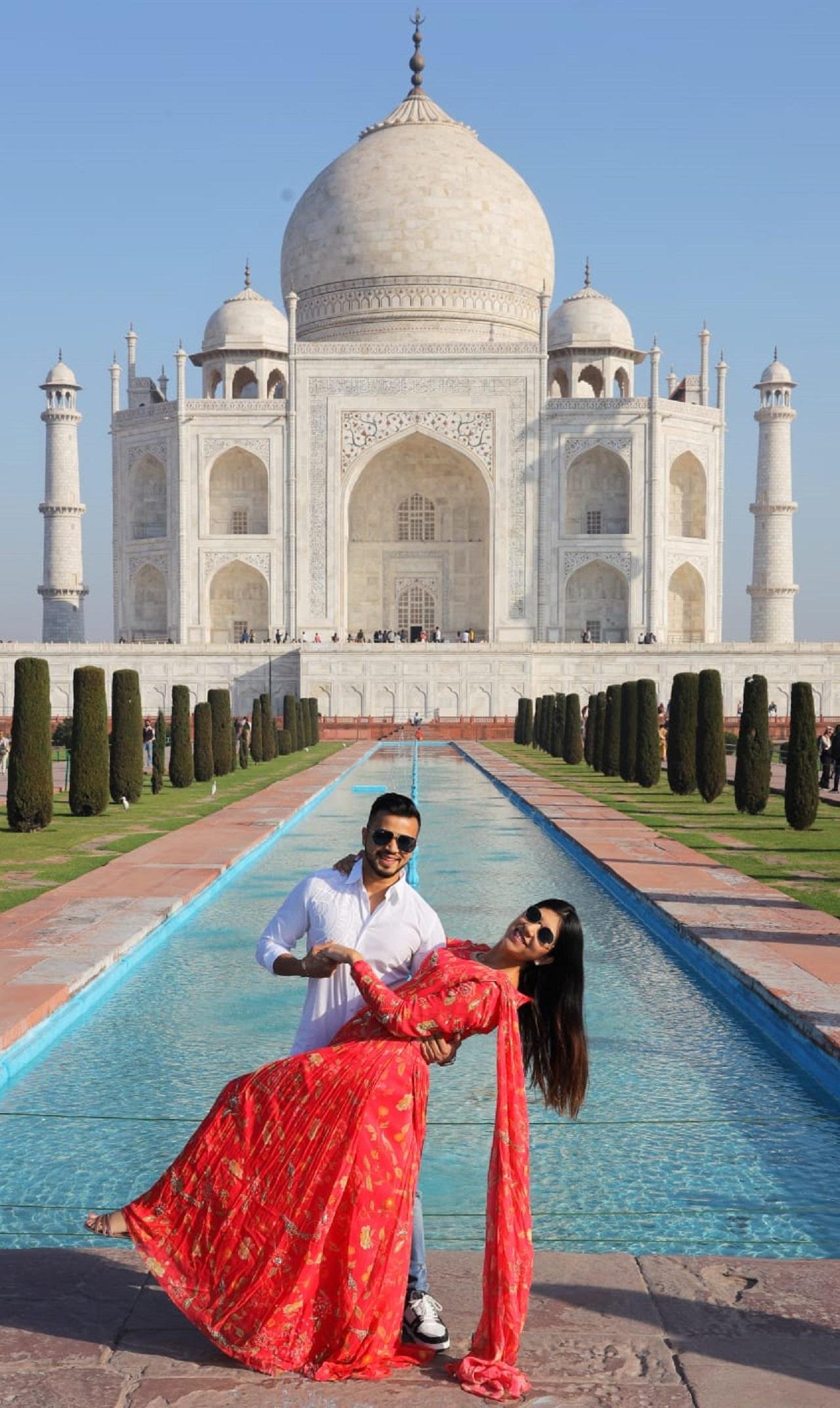 Taj Mahal Professional Photoshoot & Guided Tour