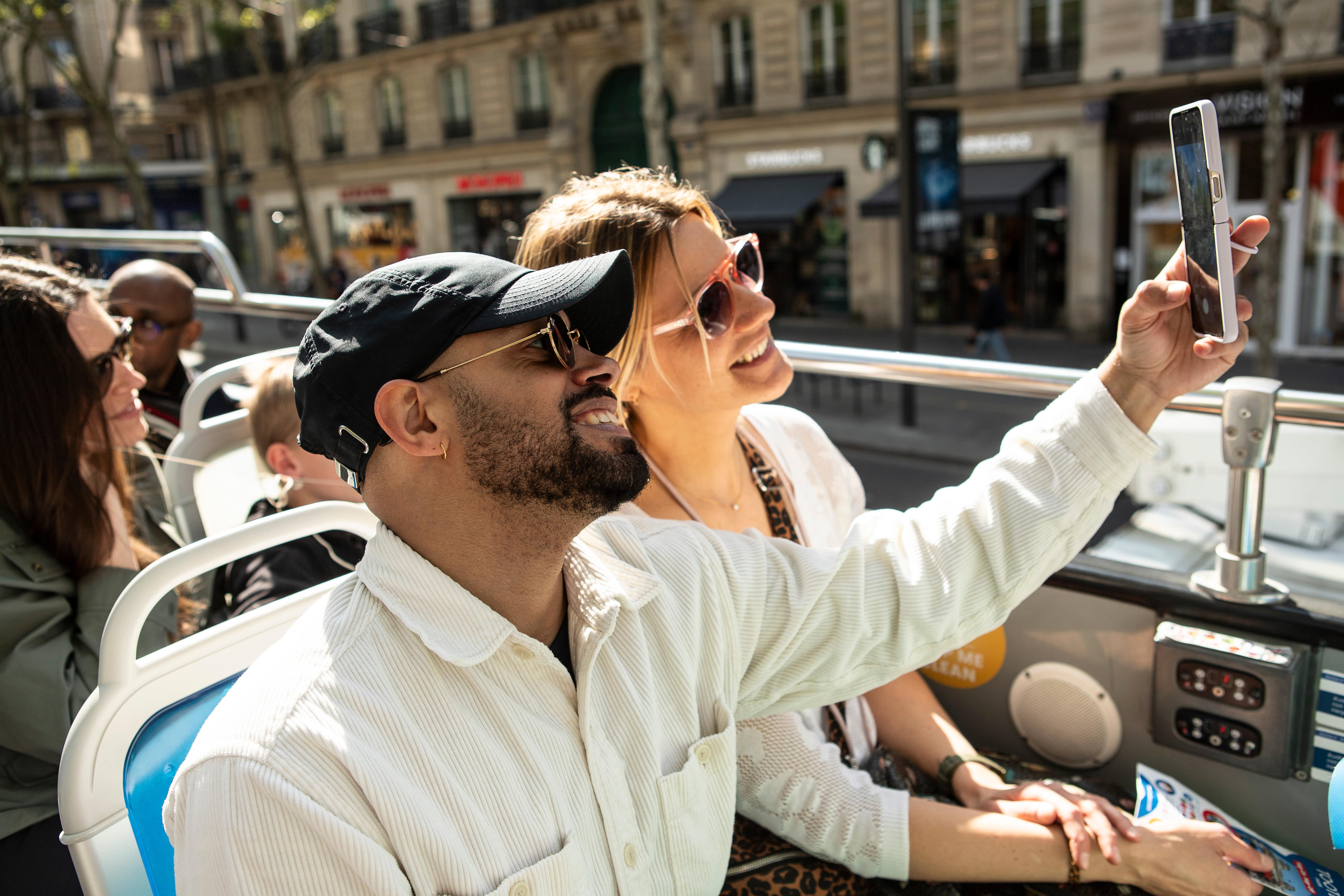 Paris: Hop-On Hop-Off Bus & Seine Cruise Discovery Bundle