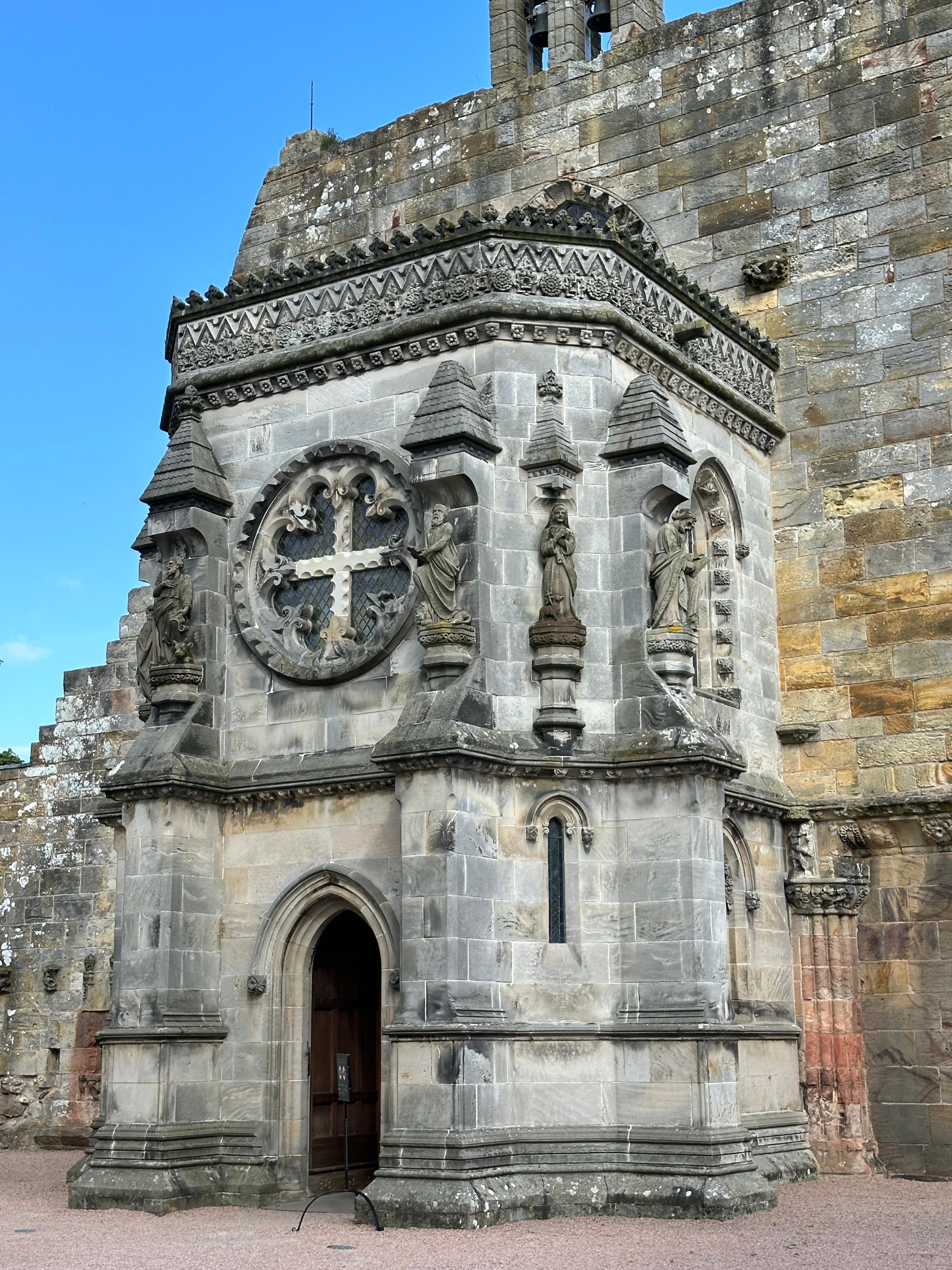 Historical Scotland: Dunfermline, Stirling & Rosslyn Chapel