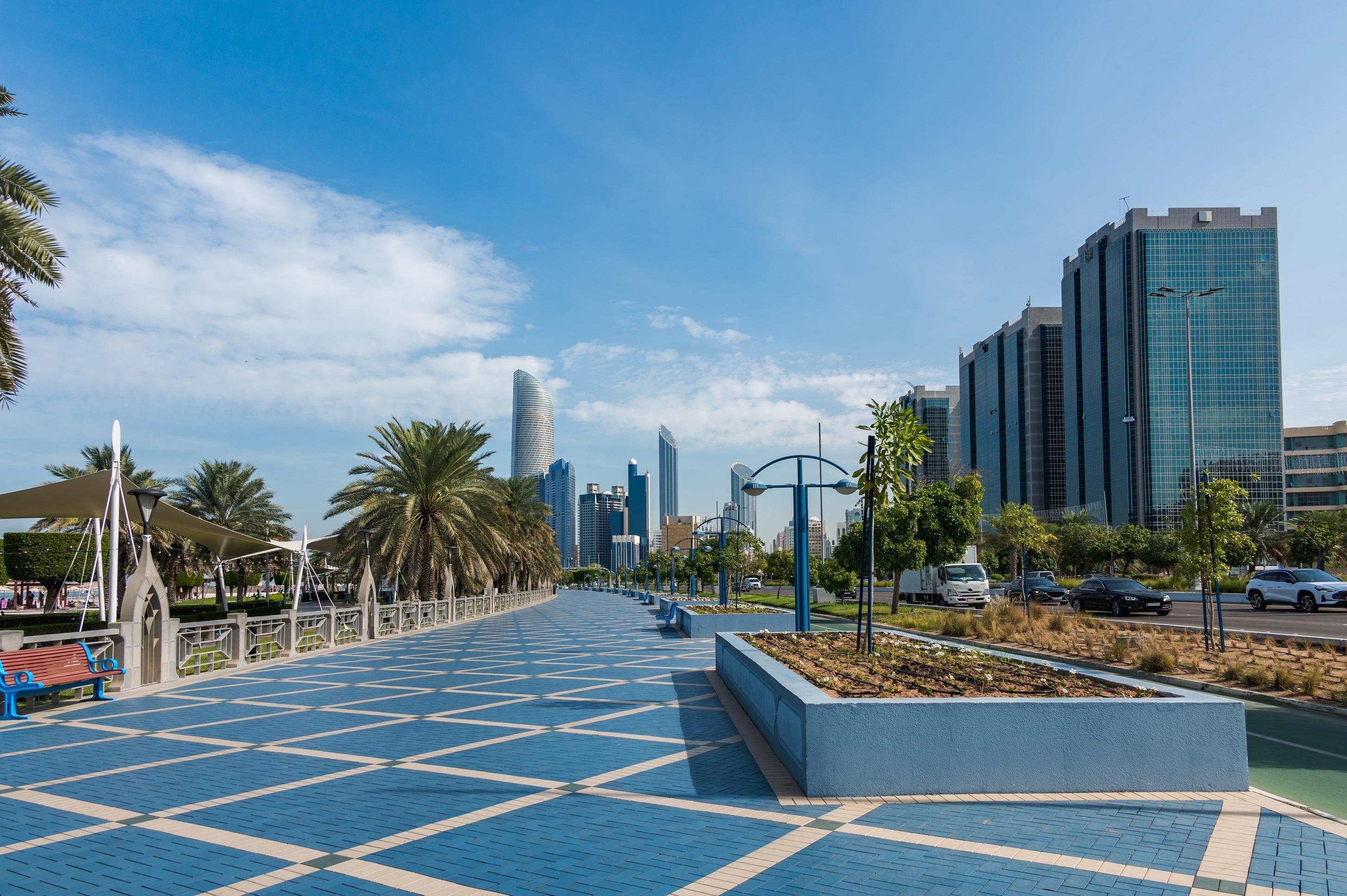 Dubai to Abu Dhabi Private Day Tour: Grand Mosque, Royal Palace & City Icons
