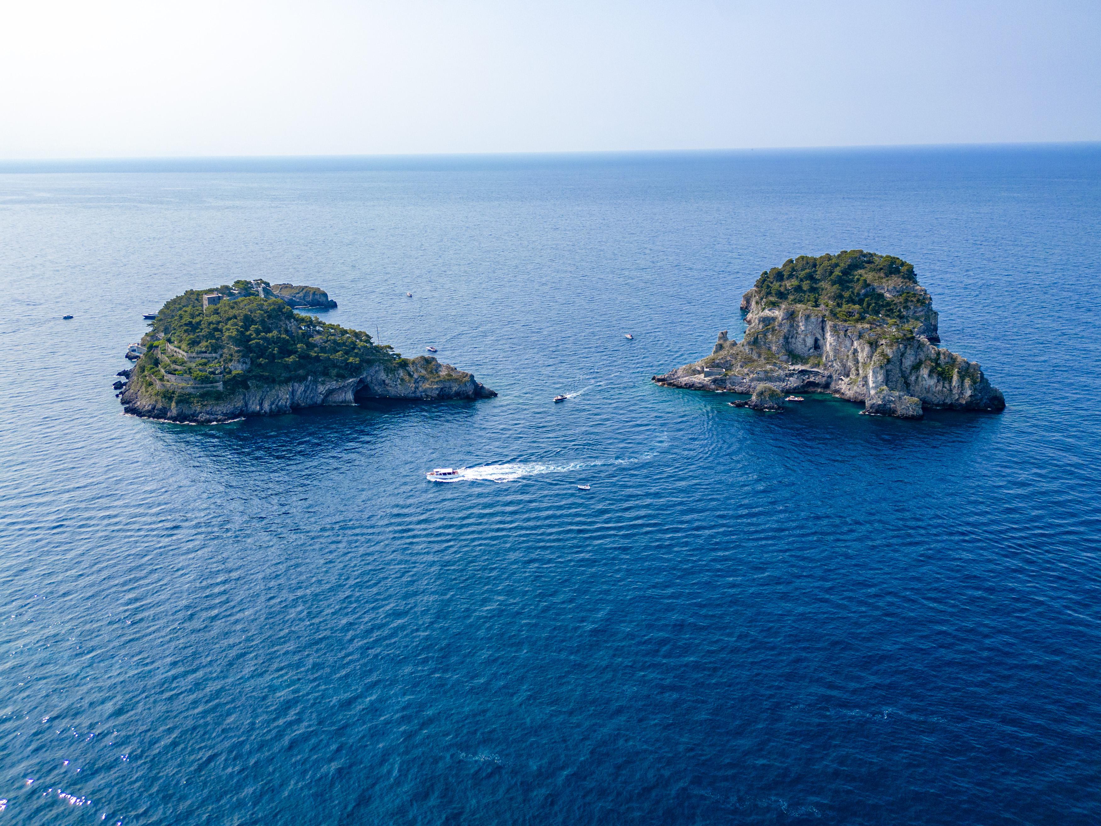 Amalfi Coast Boat Tour: Positano, Amalfi & Li Galli Islands