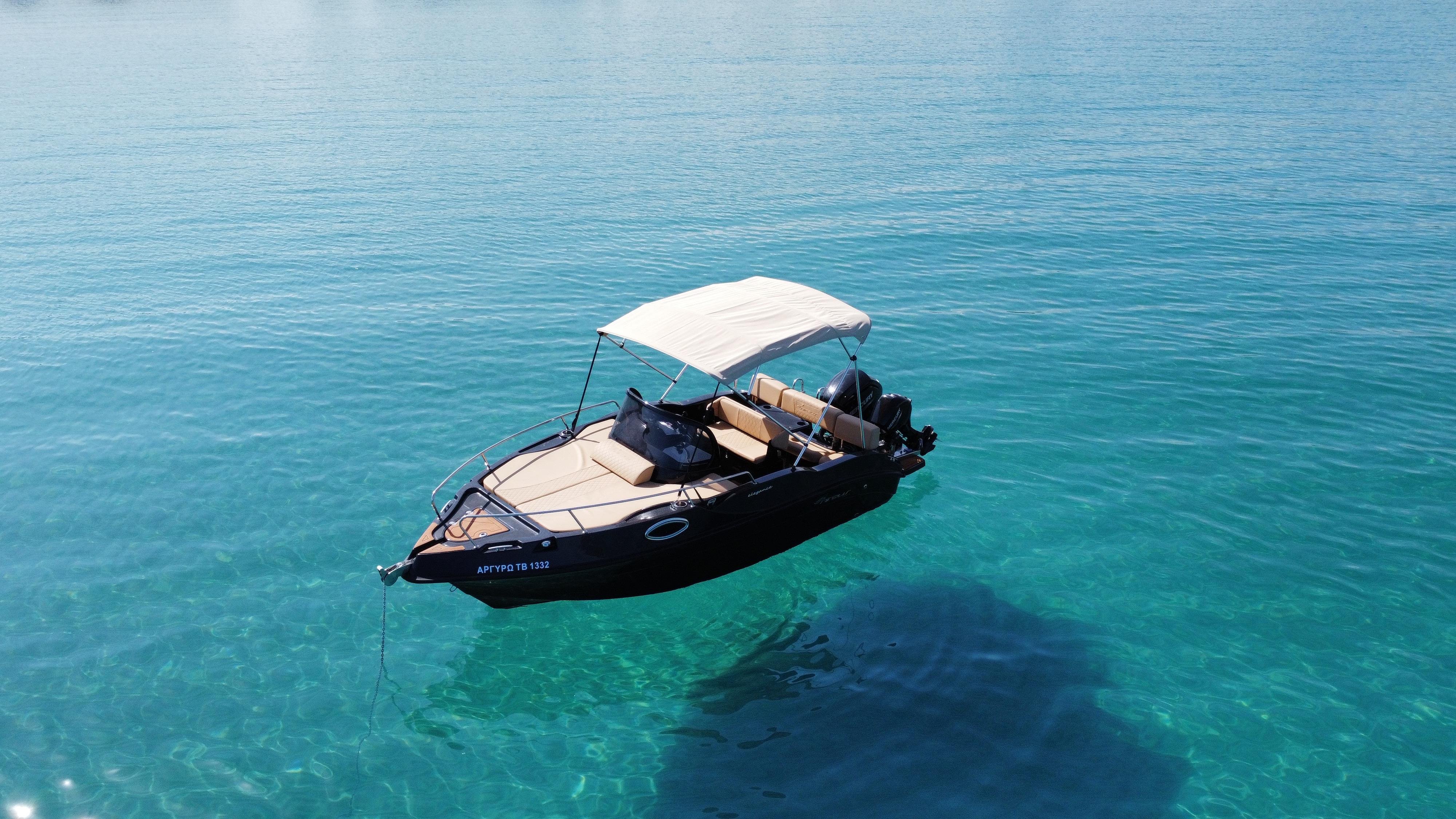 Zakynthos Private Boat Excursion: Shipwreck Beach & Blue Caves