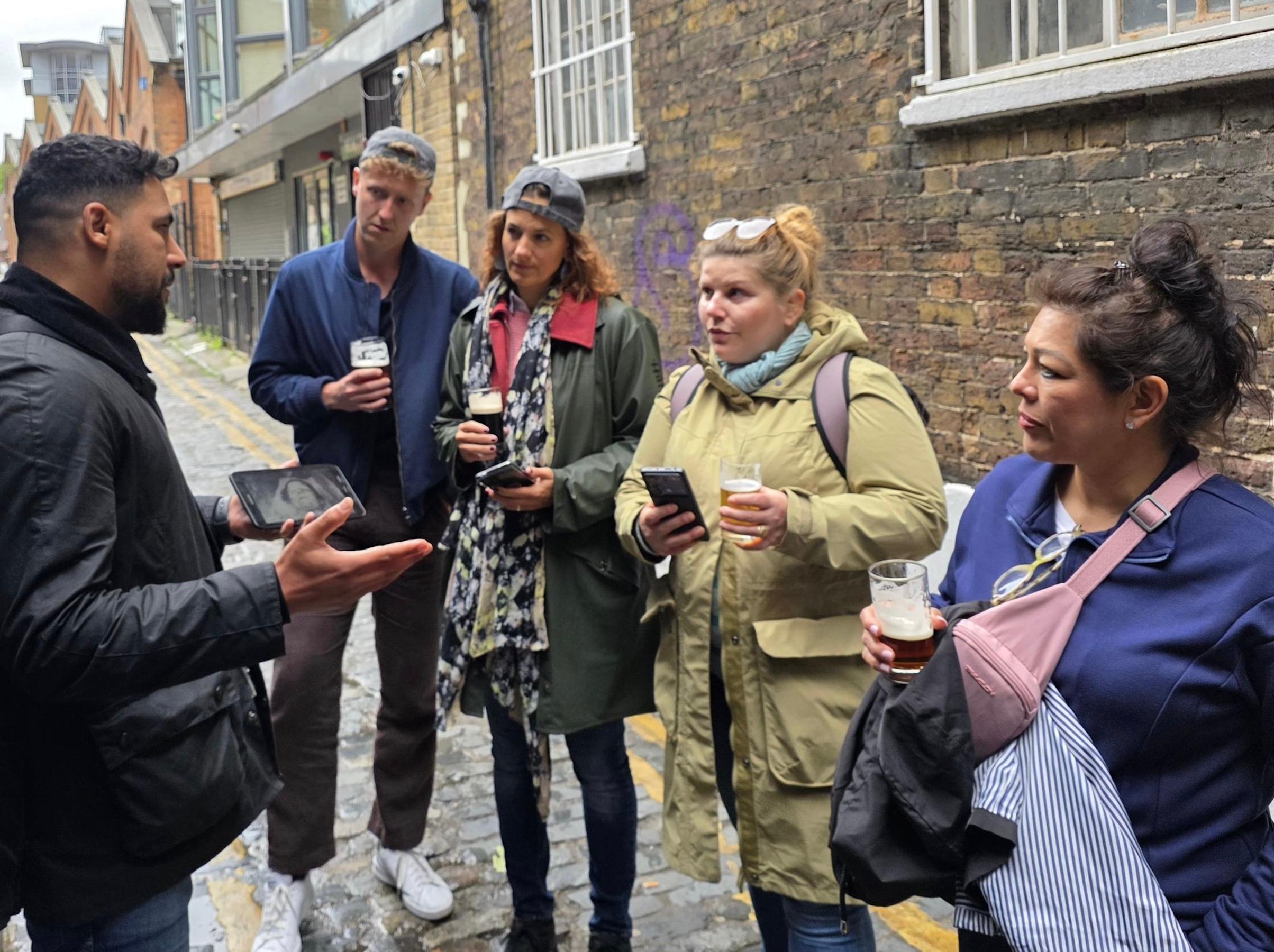 Jack the Ripper Walking Tour with Historic Pub Visits
