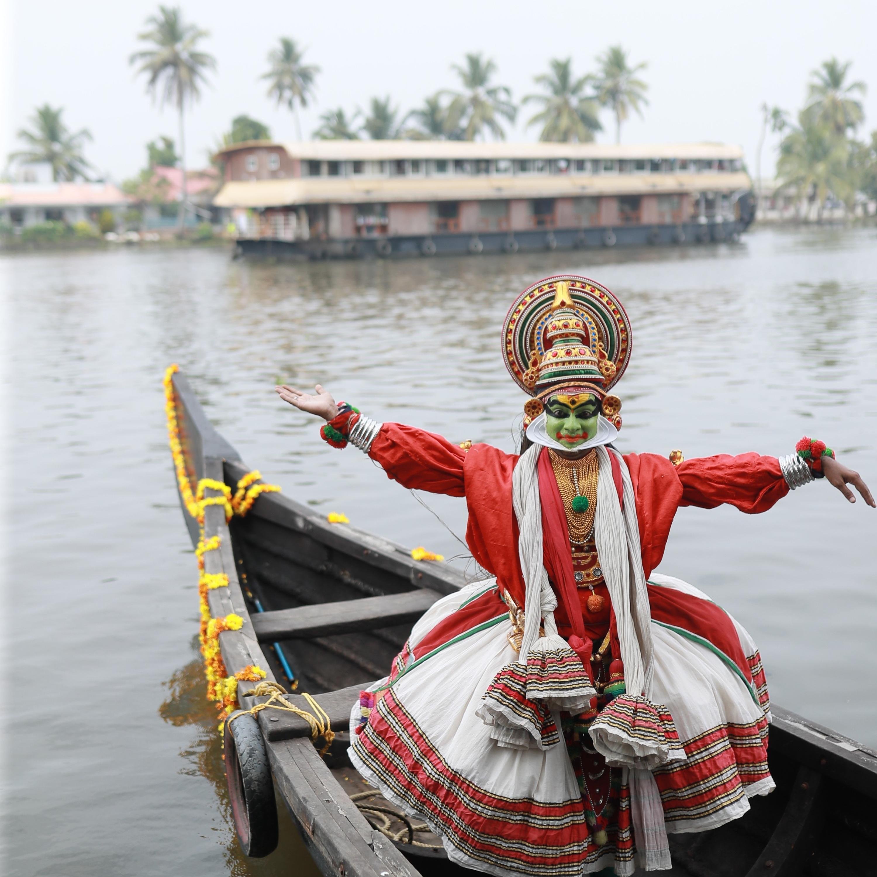 5-Day Kerala Escape: Munnar, Thekkady, and Alleppey Backwaters