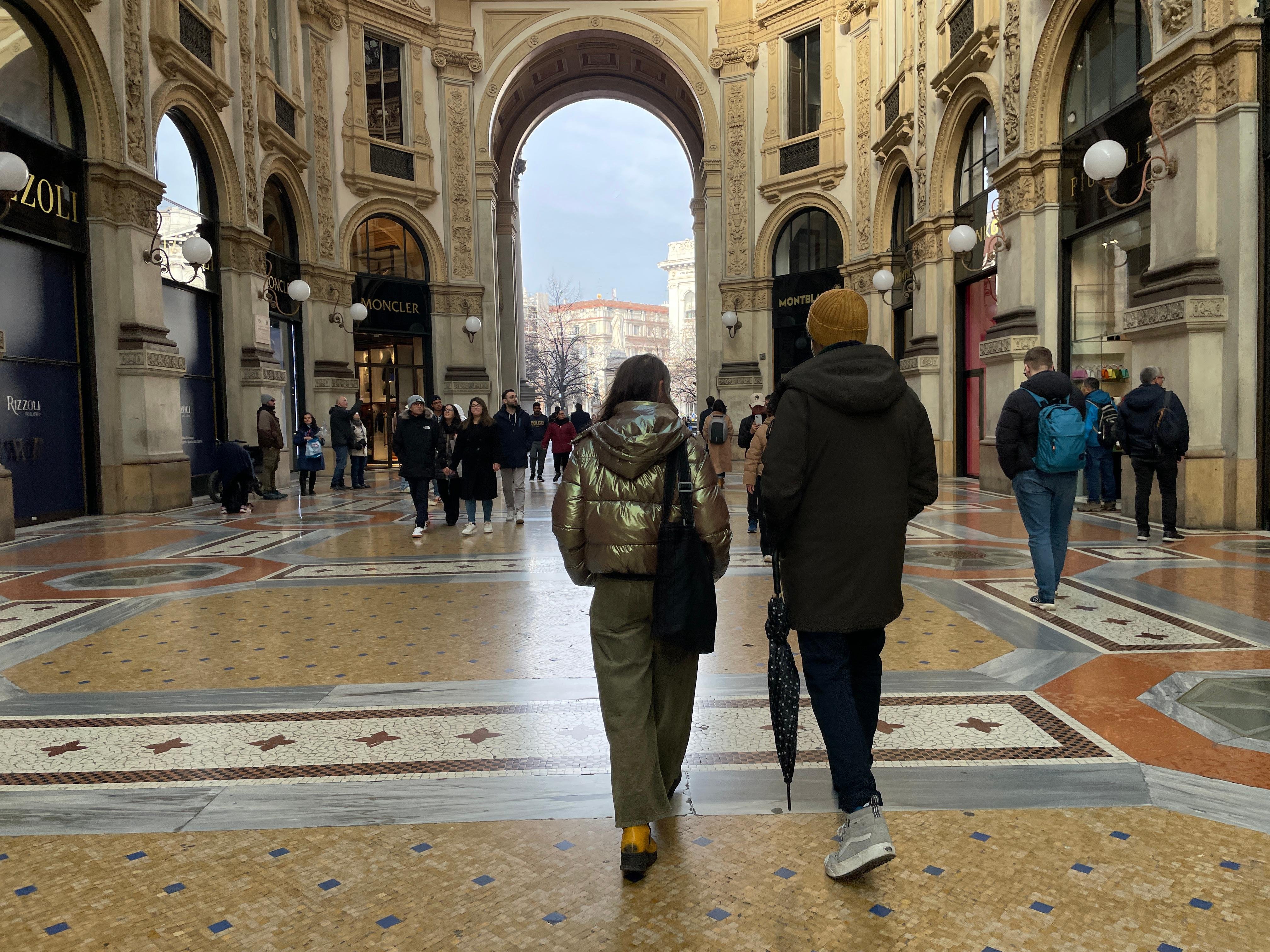 Milan History & Street Food Walk with Wine