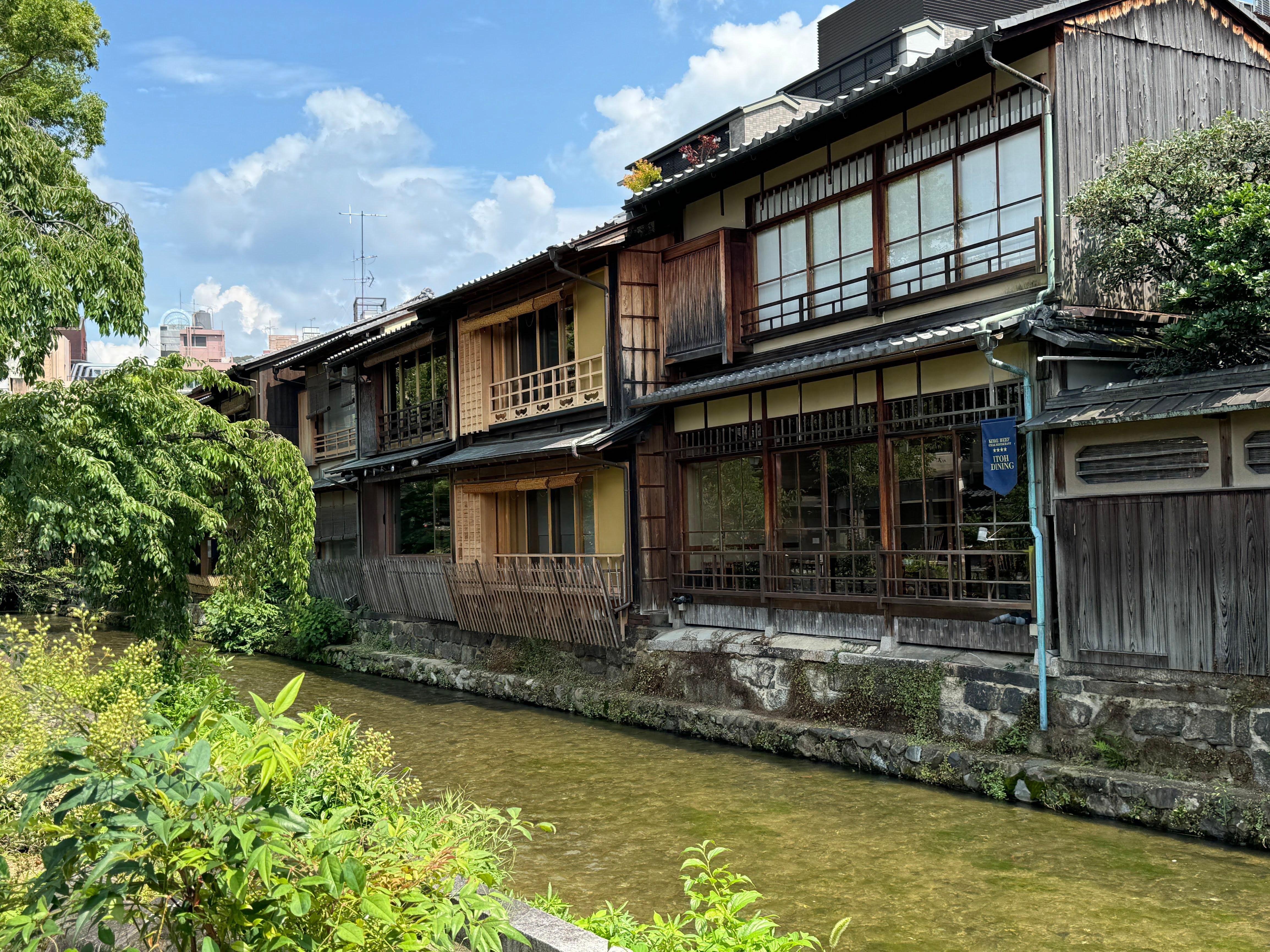 Kyoto: Gion and Yasaka Shrine Cultural Walking Tour