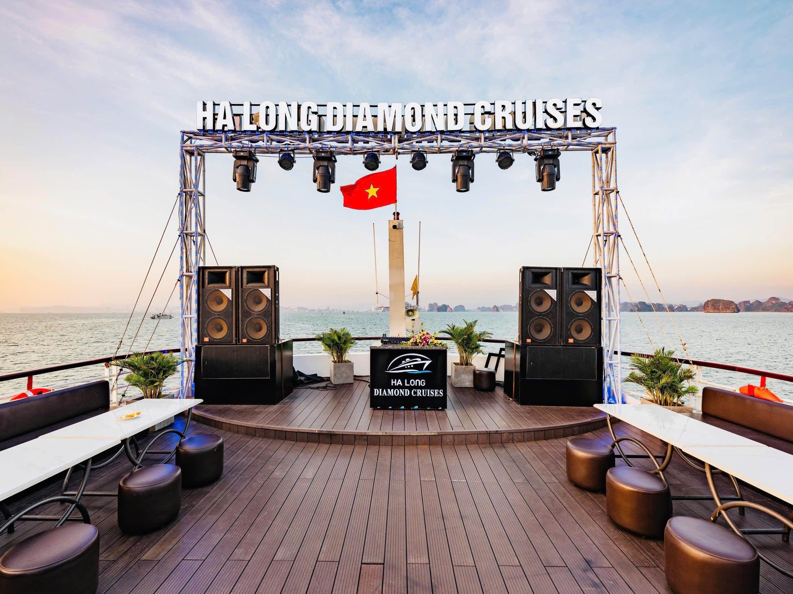 Ha Long Bay Full-Day Luxury Cruise from Hanoi