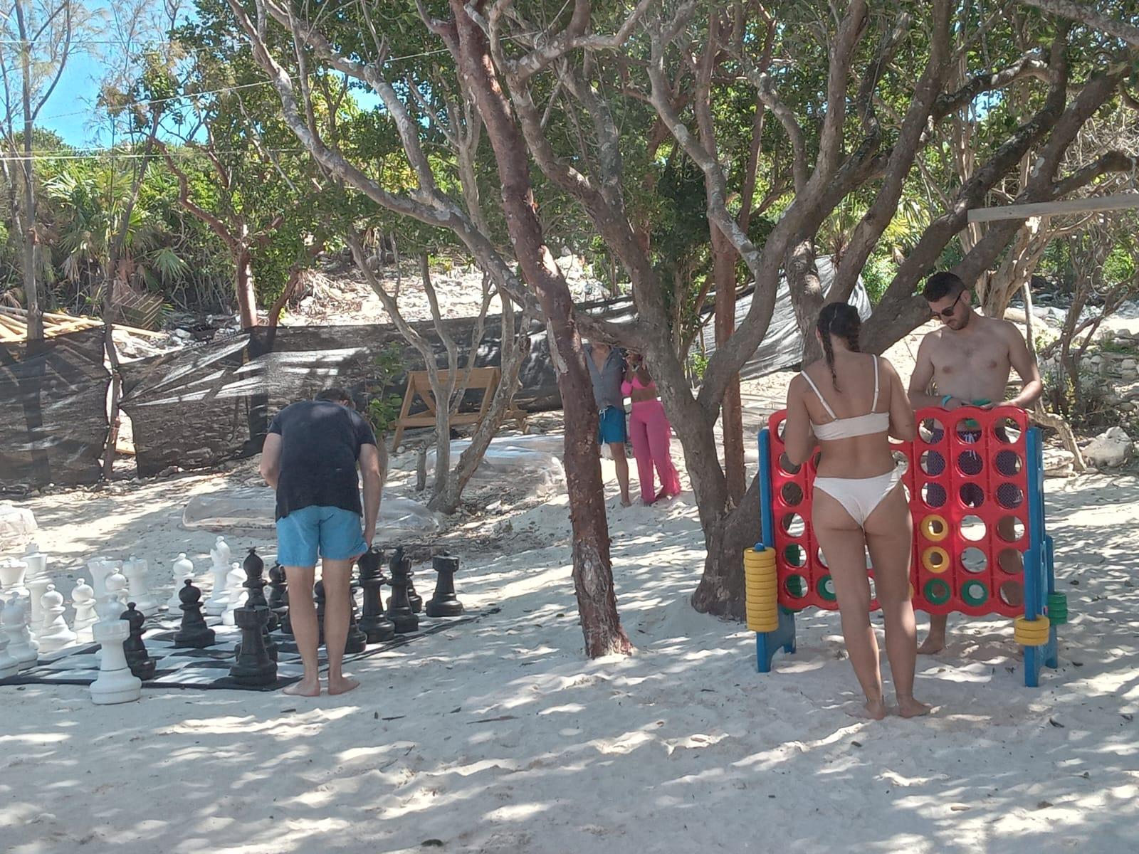 Nassau 3-Island Speedboat Adventure: Pigs, Turtles & Snorkeling