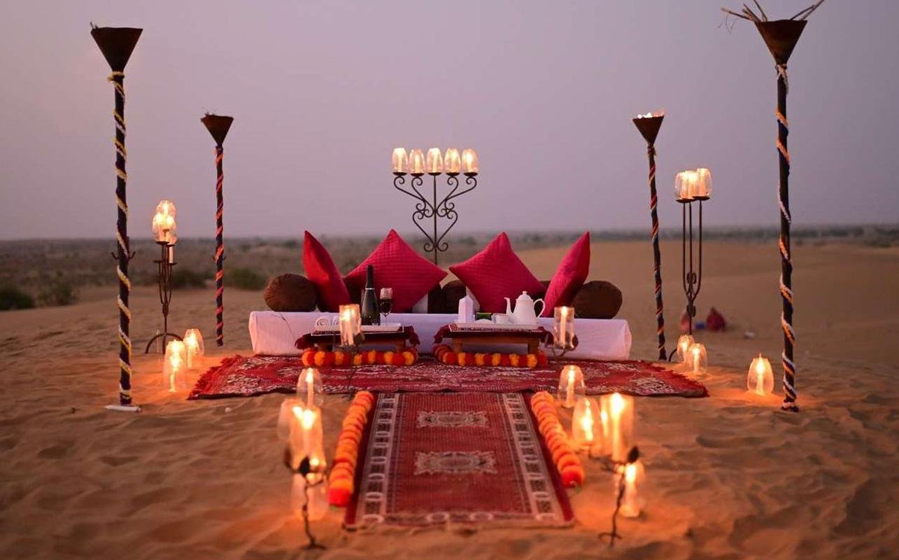 Private Romantic Desert Dune Dinner in Abu Dhabi with Pickup
