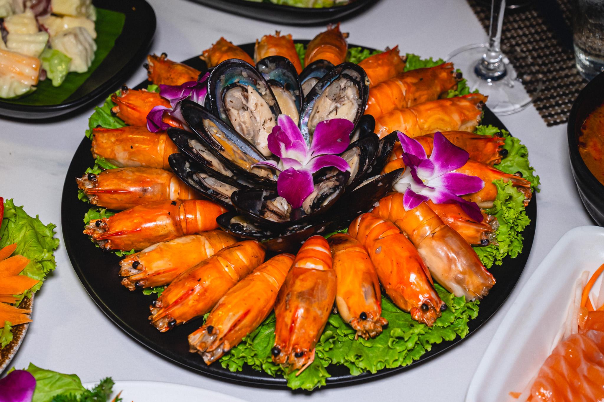 Bangkok: Chao Phraya Meridian Buffet Dinner Cruise