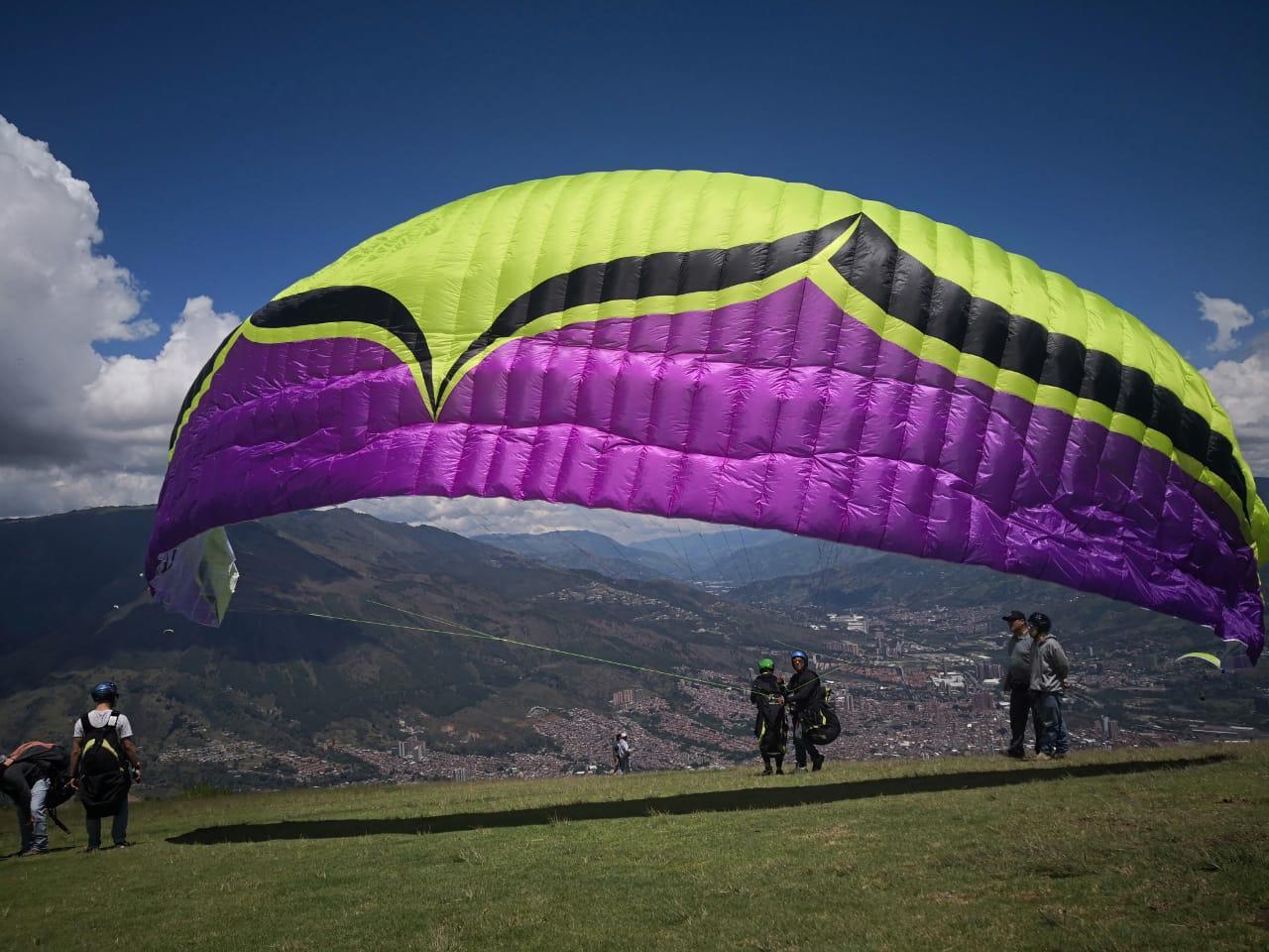 Medellín Paragliding Over San Félix with Veteran Pilot