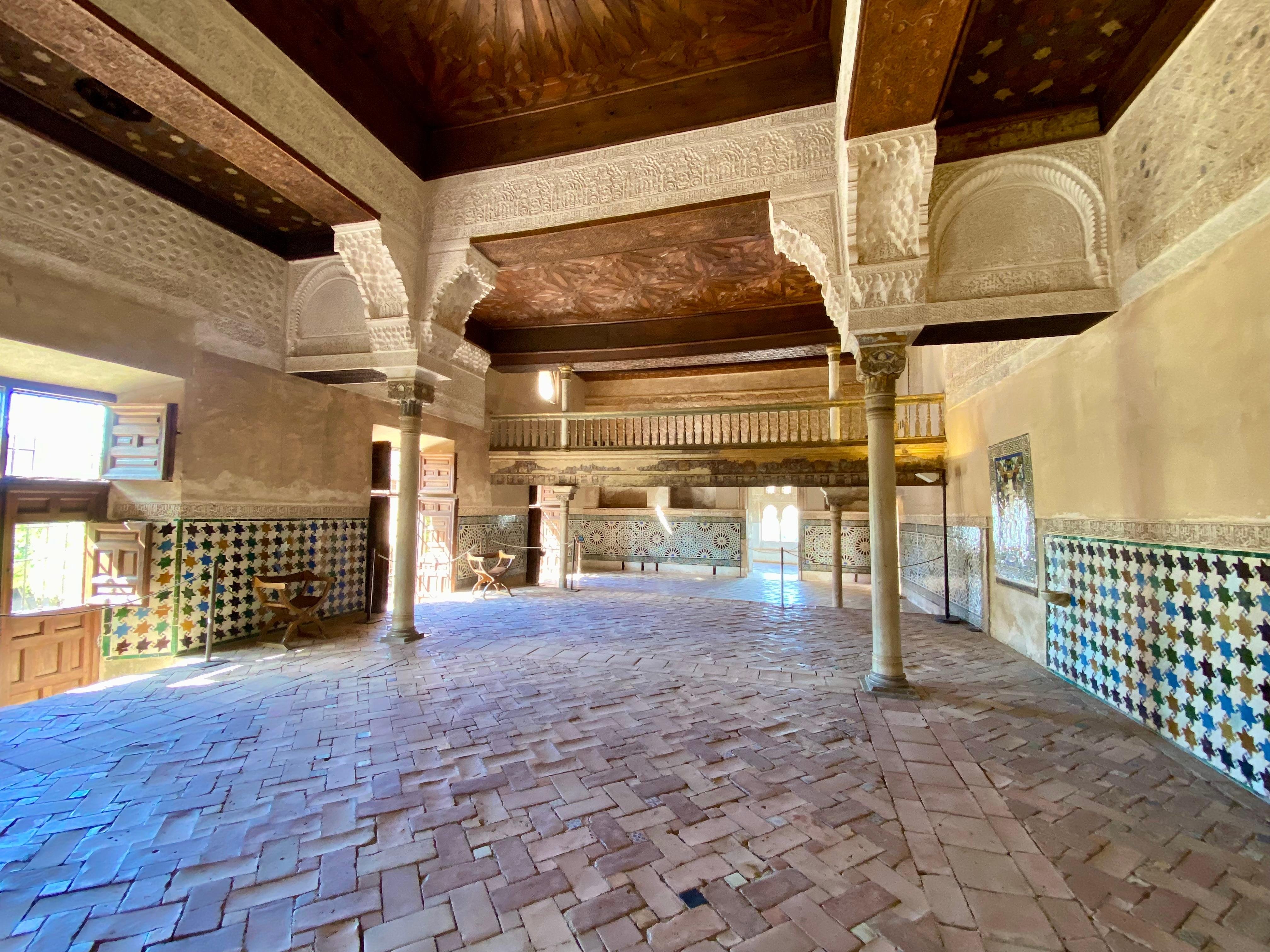 Generalife and Alhambra skip-the-line tour — Nasrid palaces, gardens, Alcazaba ramparts — image 10