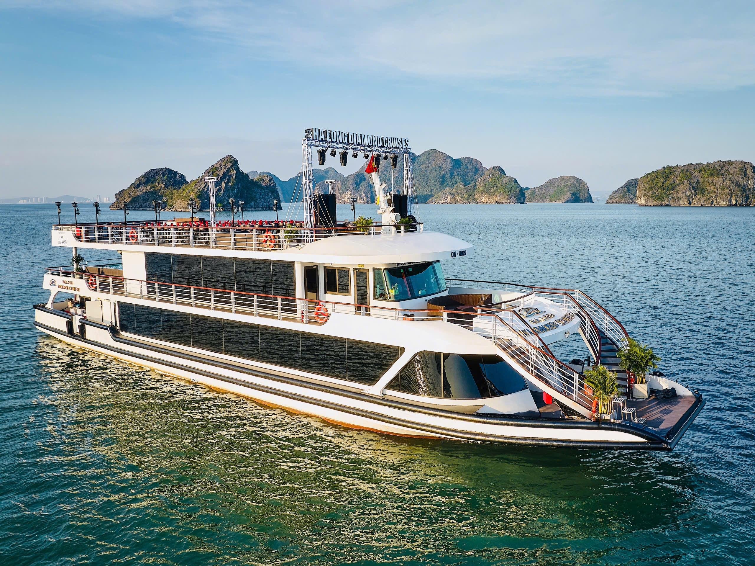 Ha Long Bay Full-Day Luxury Cruise from Hanoi