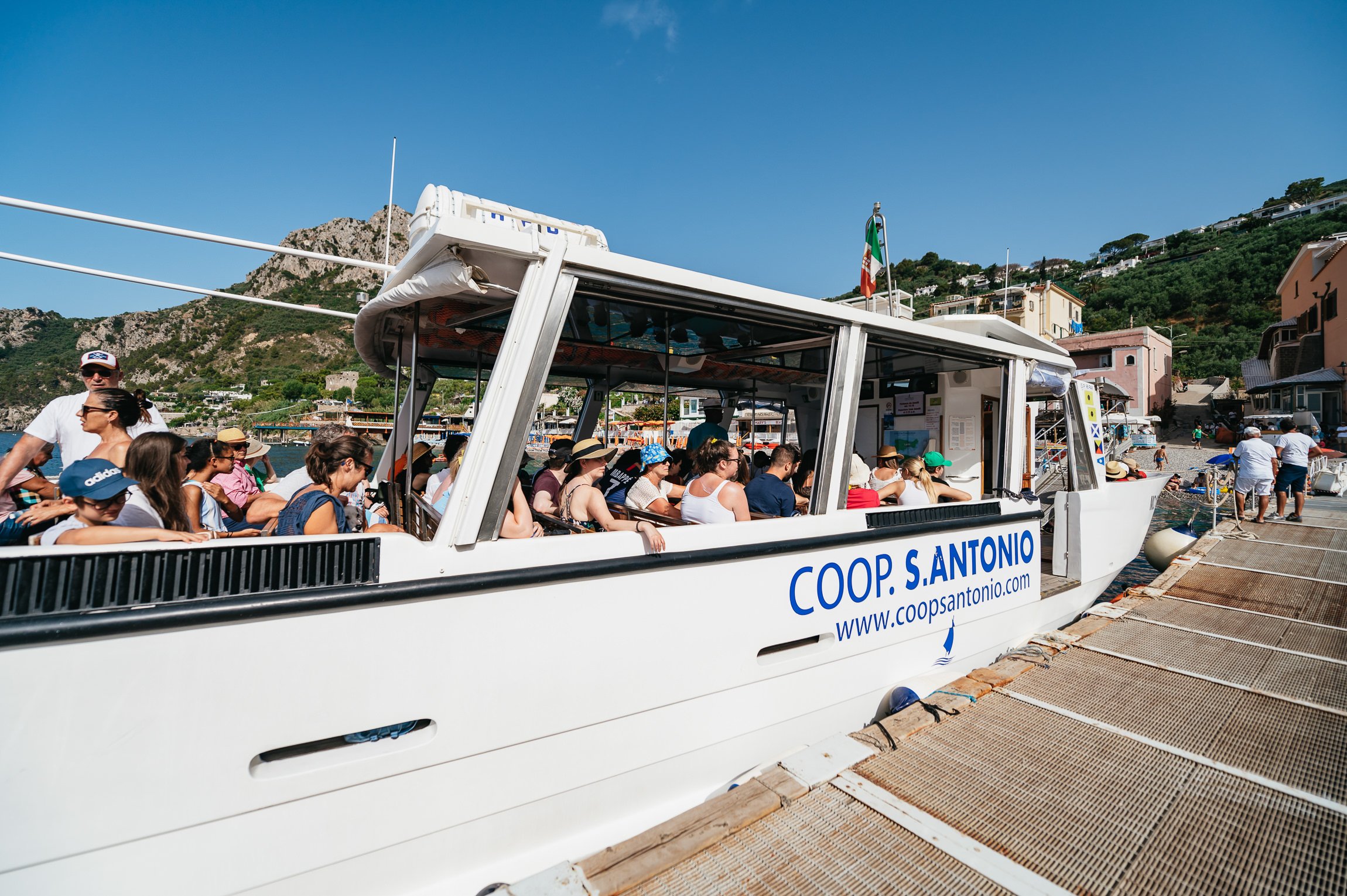 Amalfi Coast Boat Tour: Positano, Amalfi & Li Galli Islands