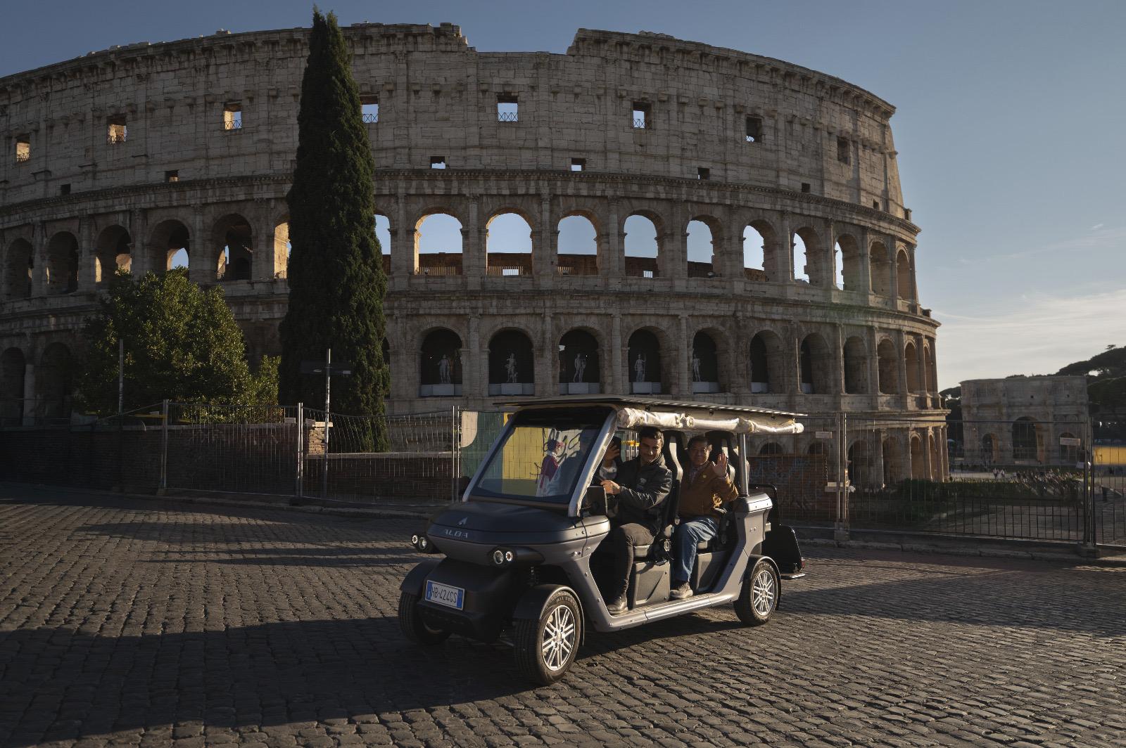 Rome Illuminated: Nighttime Golf Cart Tour with Cocktails & Wine