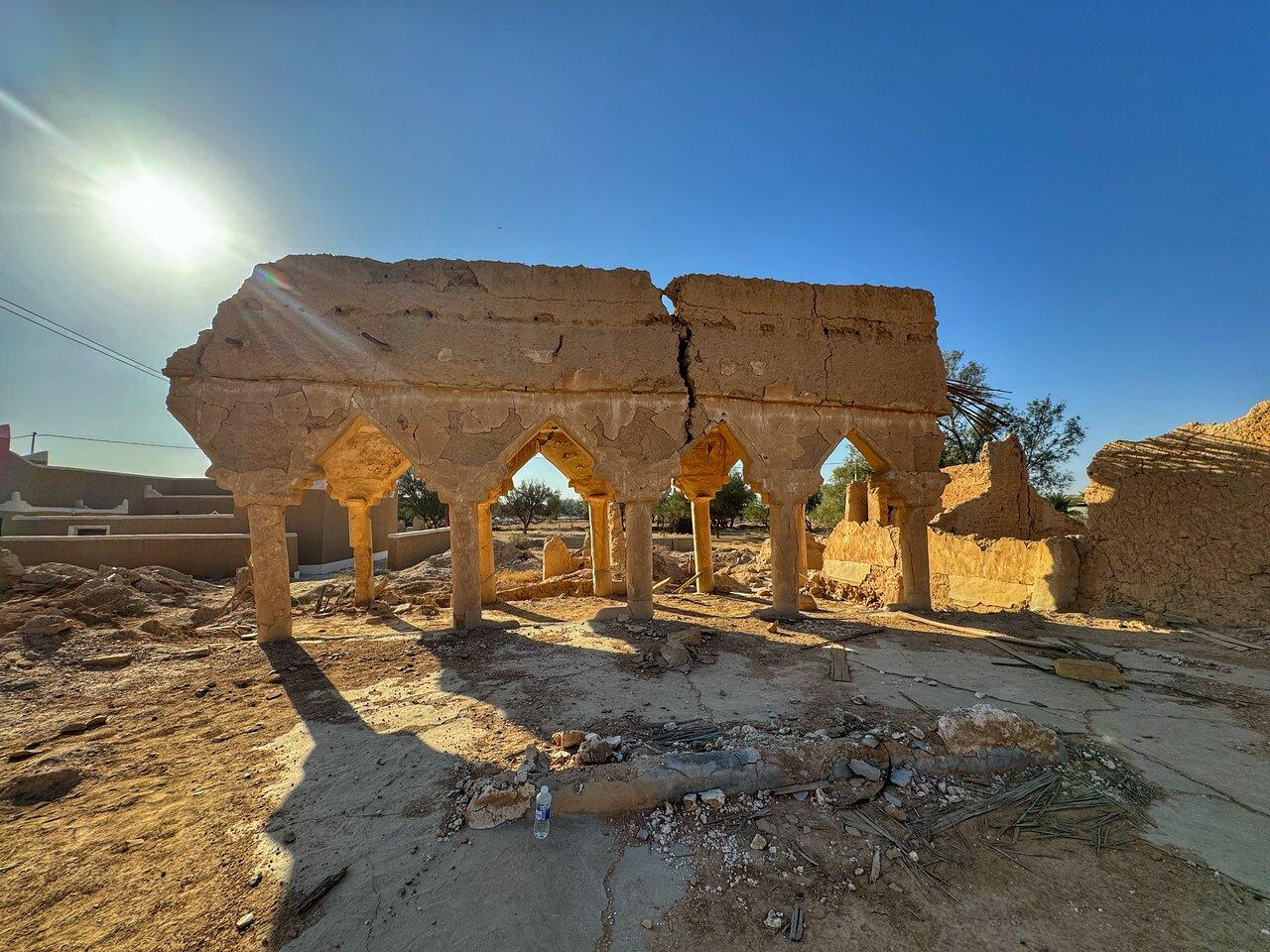 Riyadh: Edge of the World & Bat Cave Adventure