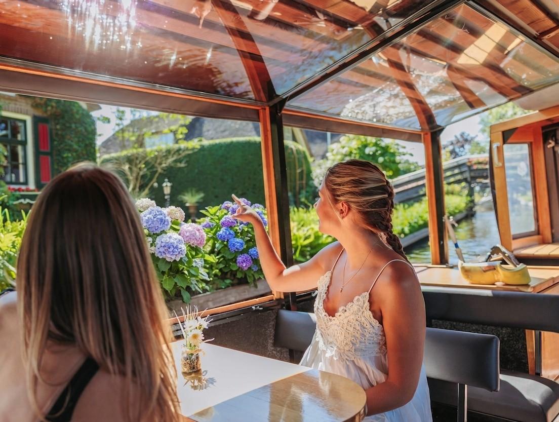 Amsterdam to Giethoorn Day Trip with Canal Cruise
