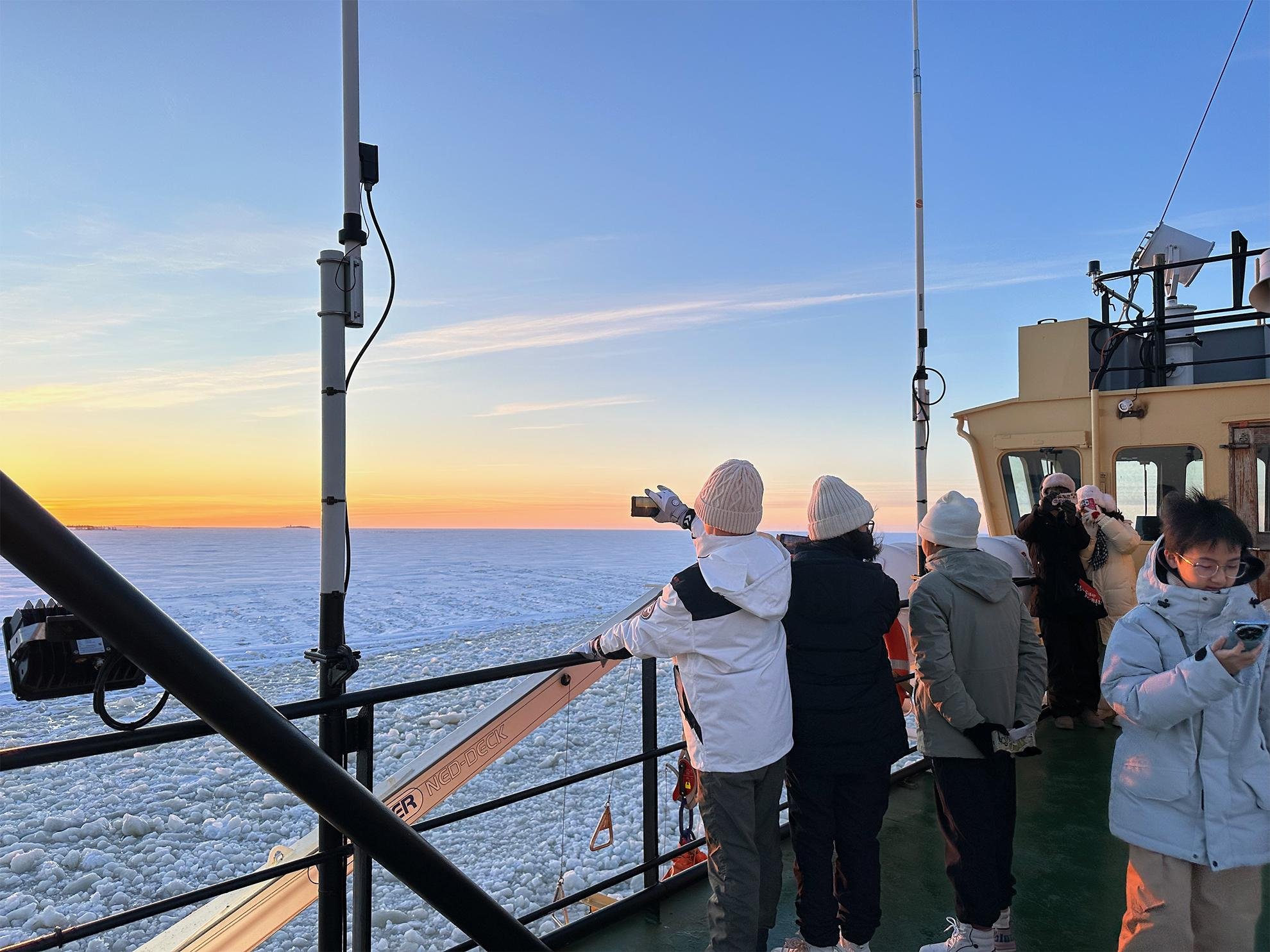 Icebreaker Arktis Cruise with Ice Floating from Rovaniemi