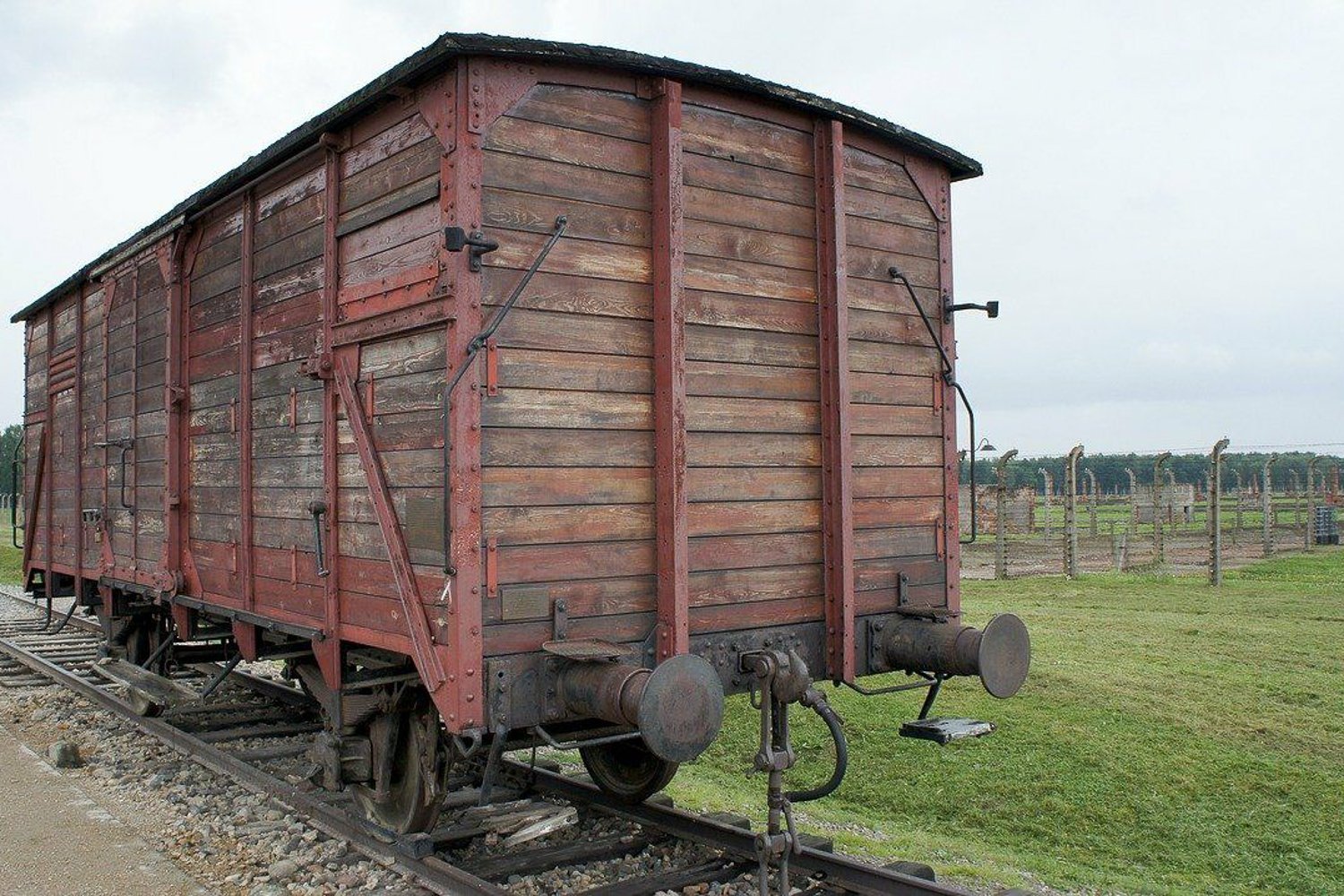 Wycieczka z przewodnikiem do Miejsca Pamięci Auschwitz-Birkenau i transfer z Krakowa