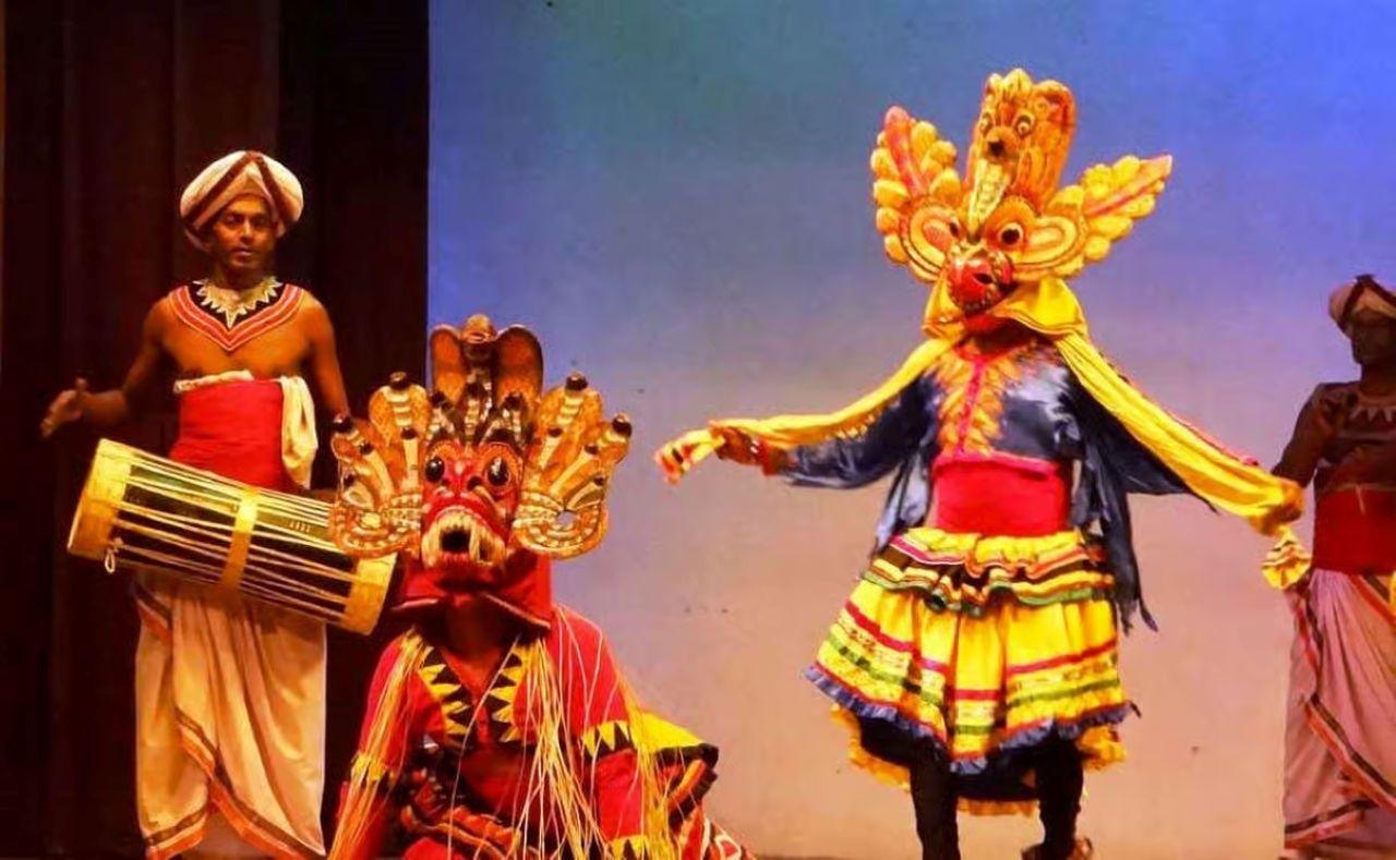 Kandy, Pinnawala & Tea Country Full-Day Excursion