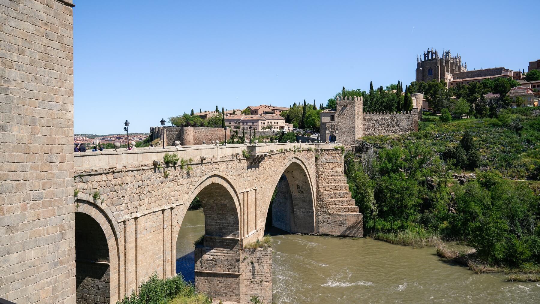 Toledo Guided Day Trip with Cathedral Entry