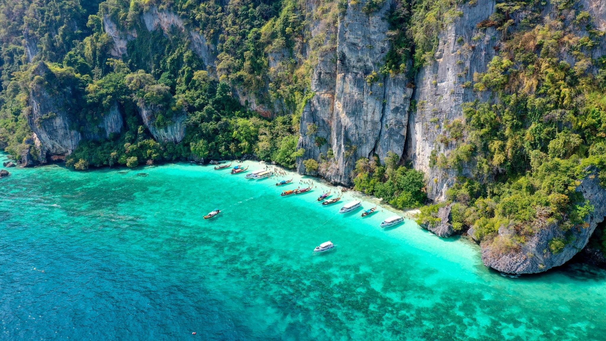 Phuket: Phi Phi Islands & Maya Bay Speedboat Day Trip with Lunch