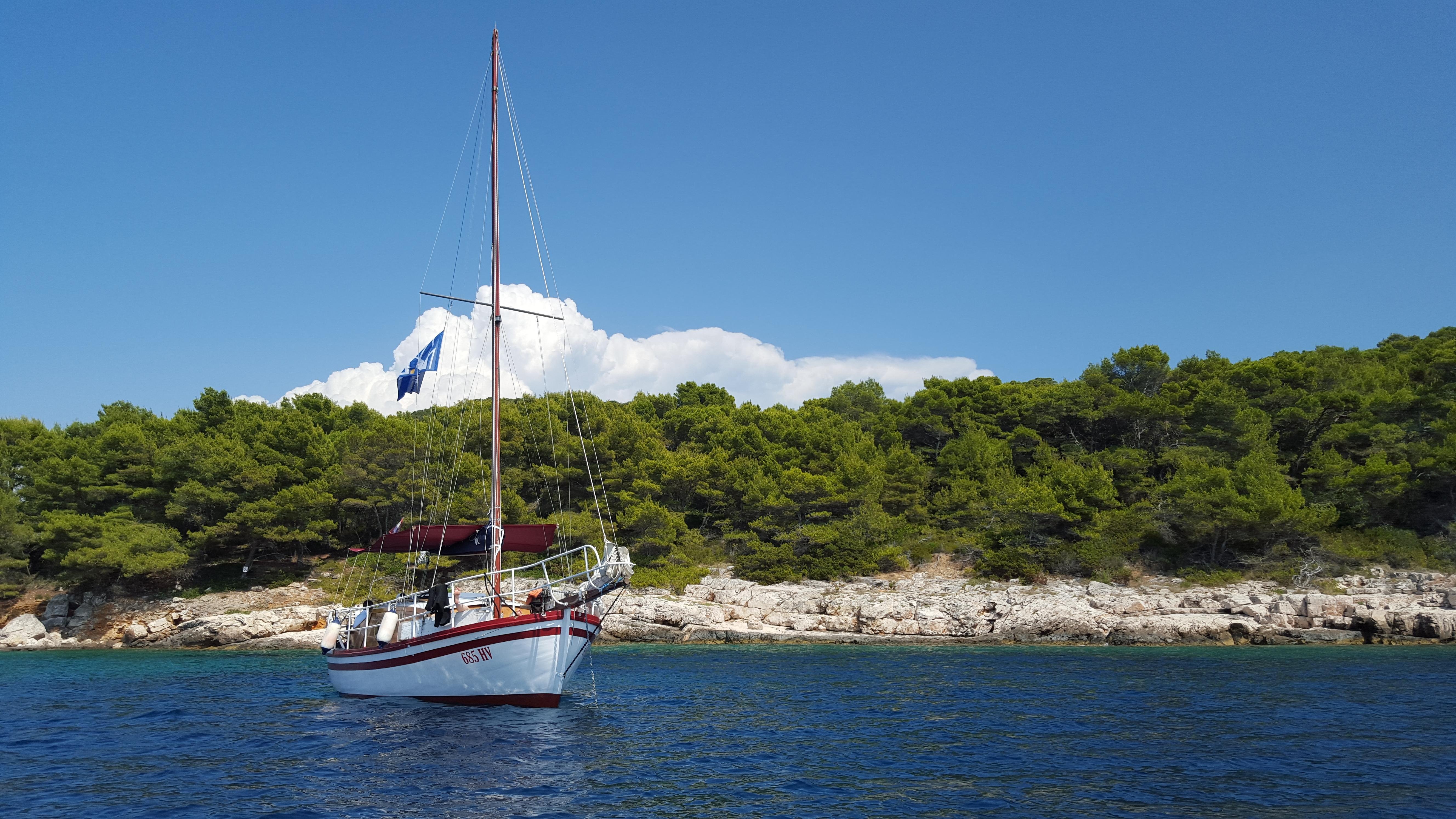 Pakleni Islands Private Sailing Adventure with Brunch