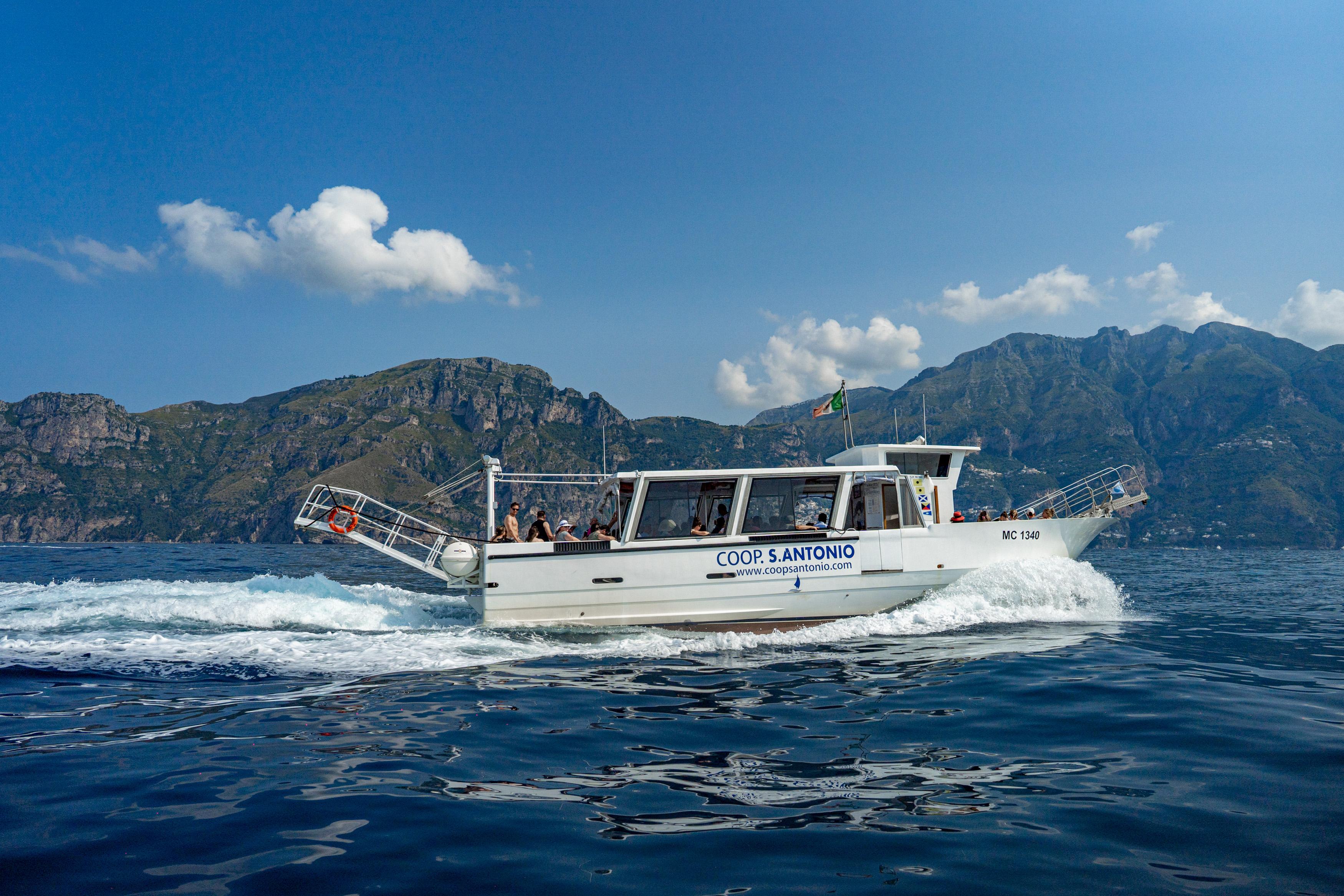 Amalfi Coast Boat Tour: Positano, Amalfi & Li Galli Islands