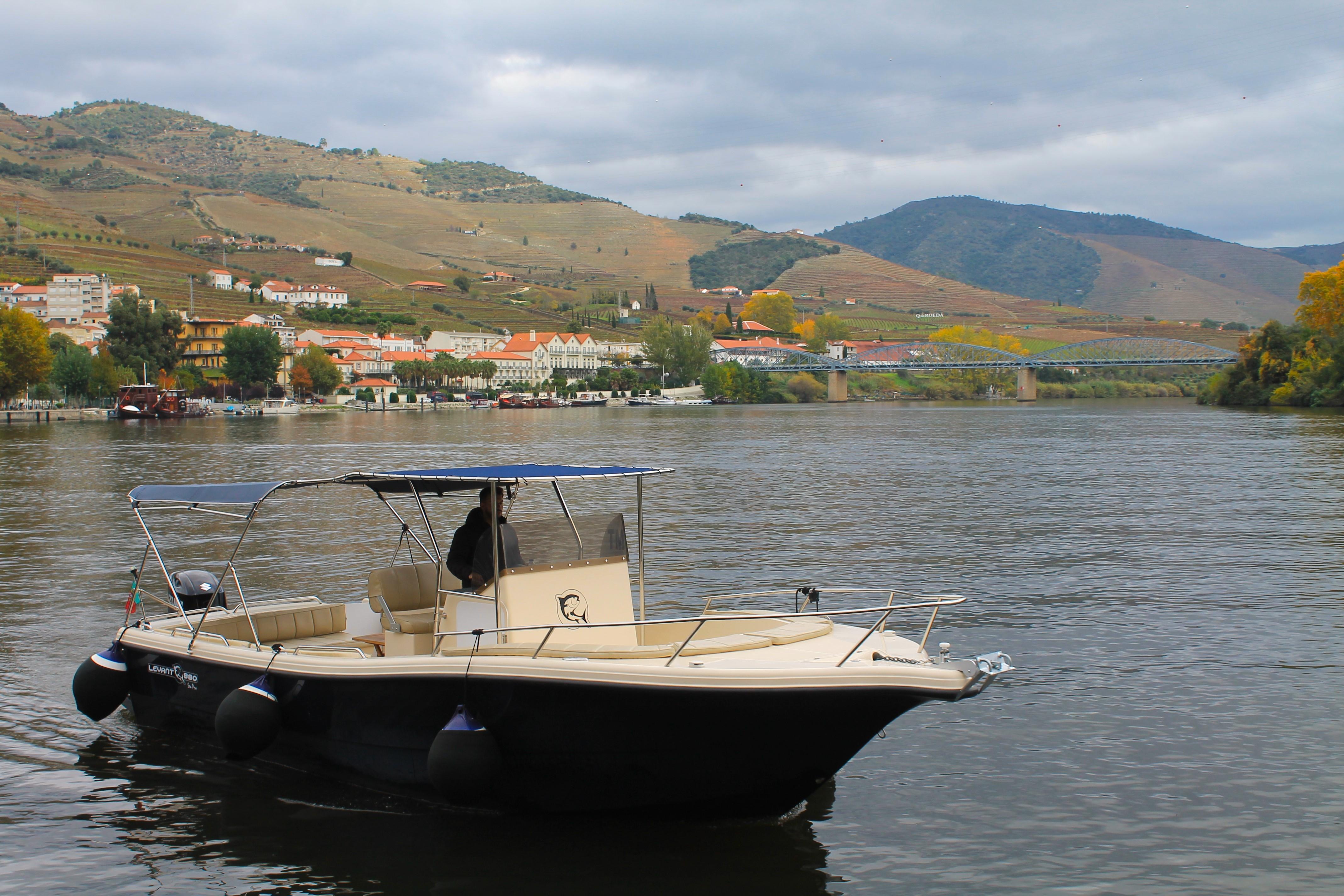 Pinhão Sunset Cruise with Sparkling Wine – Douro Valley